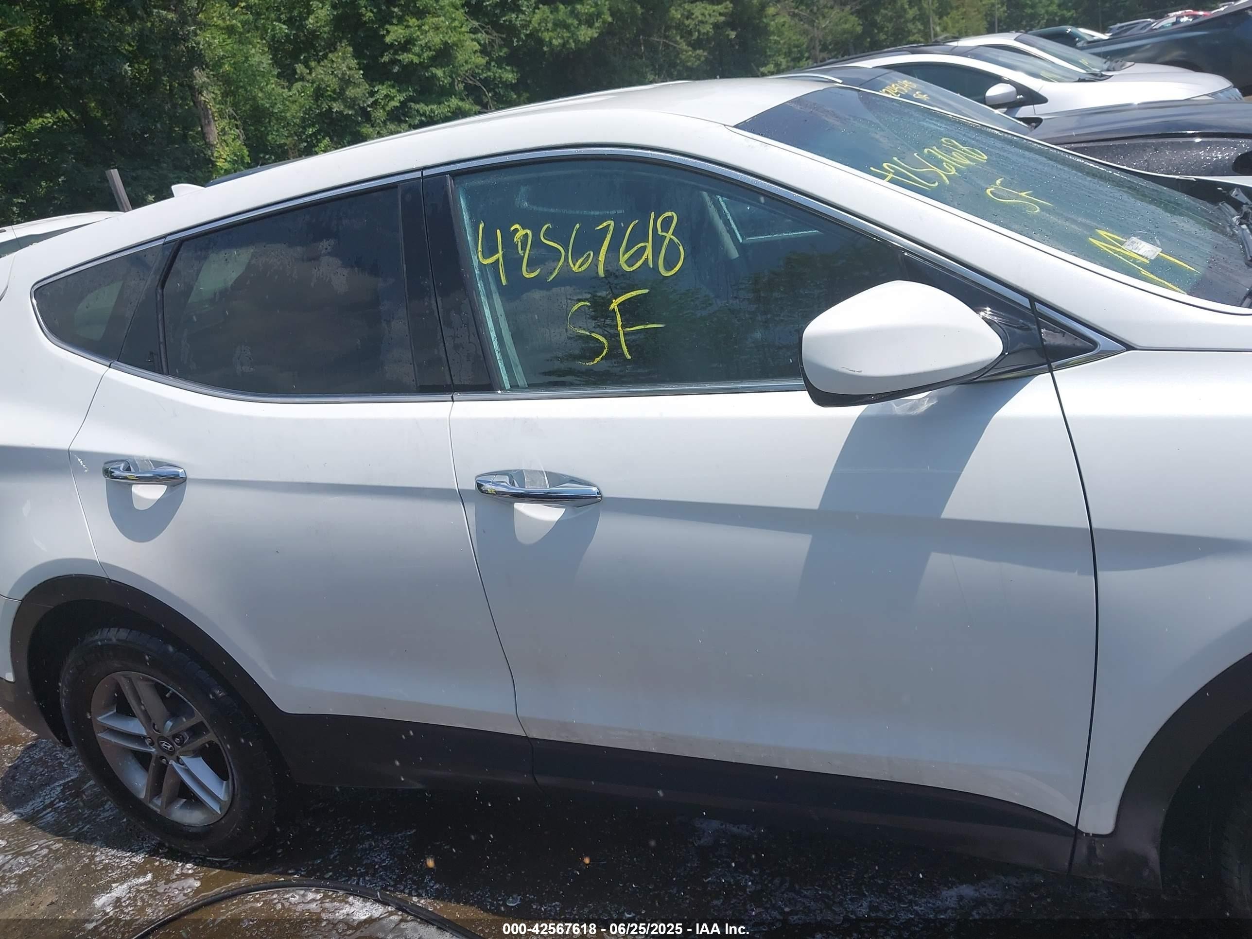2017 Hyundai Santa Fe Sport 2.4l White vin: 5NMZTDLB8HH011505