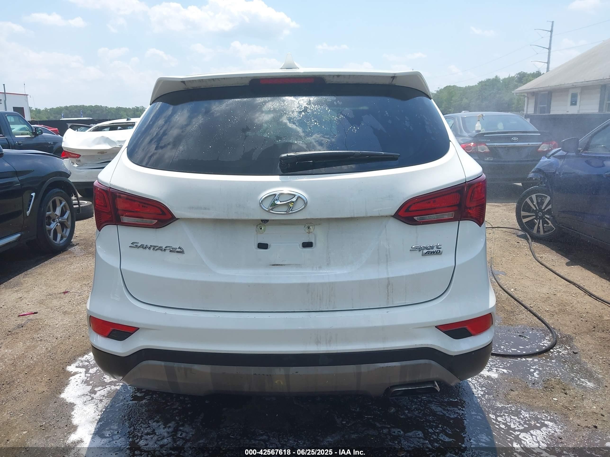 2017 Hyundai Santa Fe Sport 2.4l White vin: 5NMZTDLB8HH011505