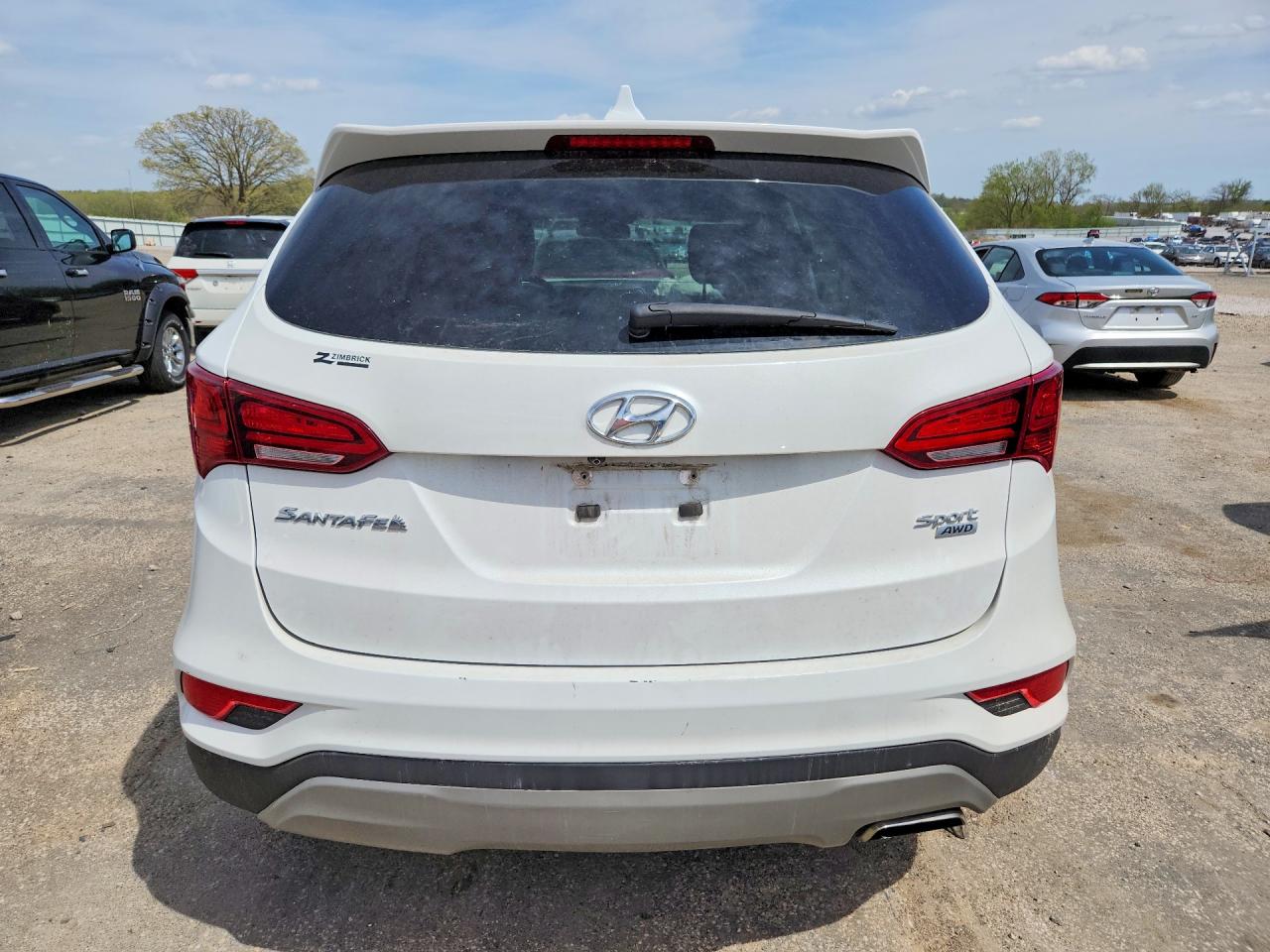 2017 Hyundai Santa Fe Sport 2.4l White vin: 5NMZTDLB8HH031012