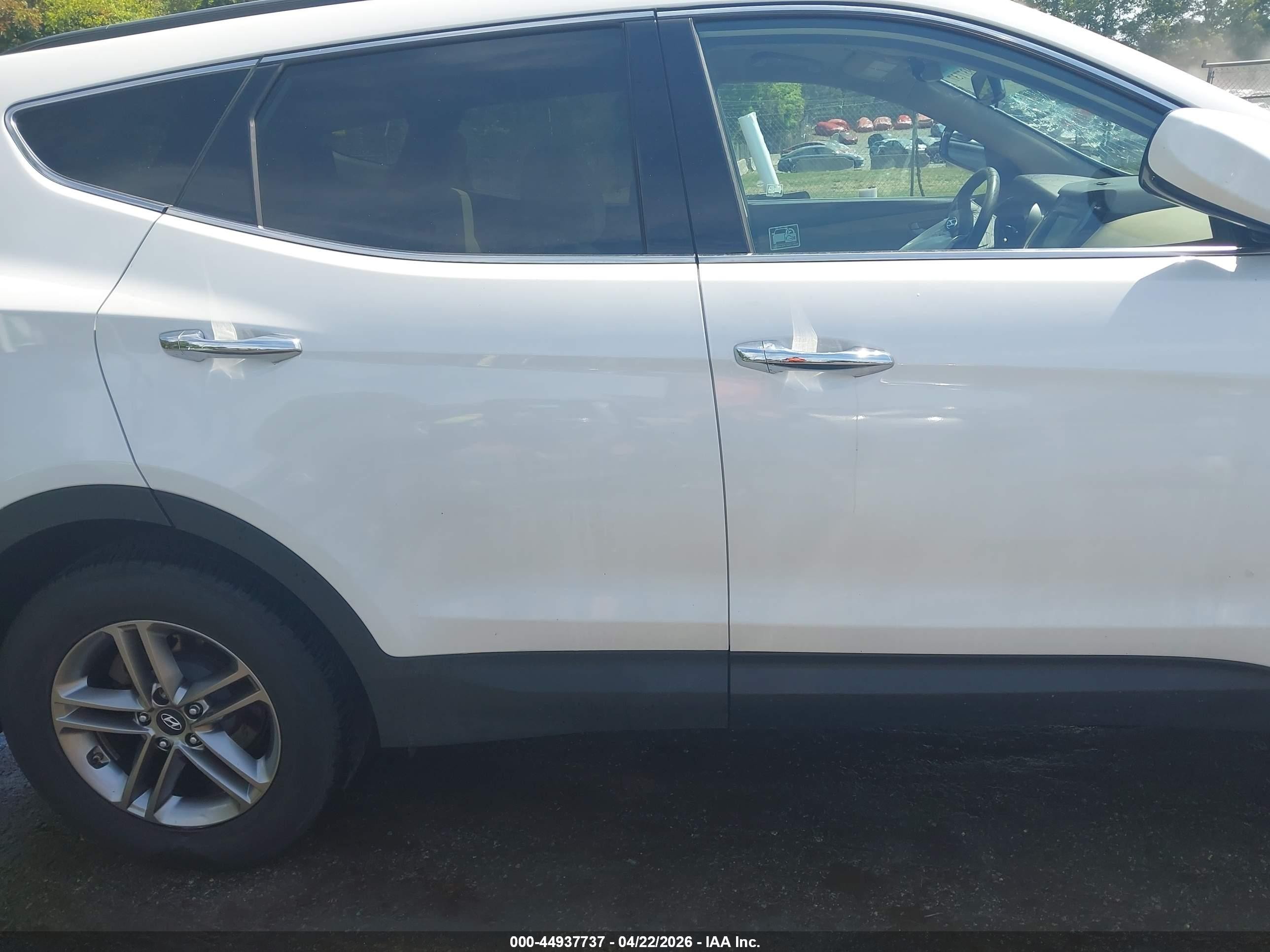 2017 Hyundai Santa Fe Sport 2.4l White vin: 5NMZU3LB6HH005404