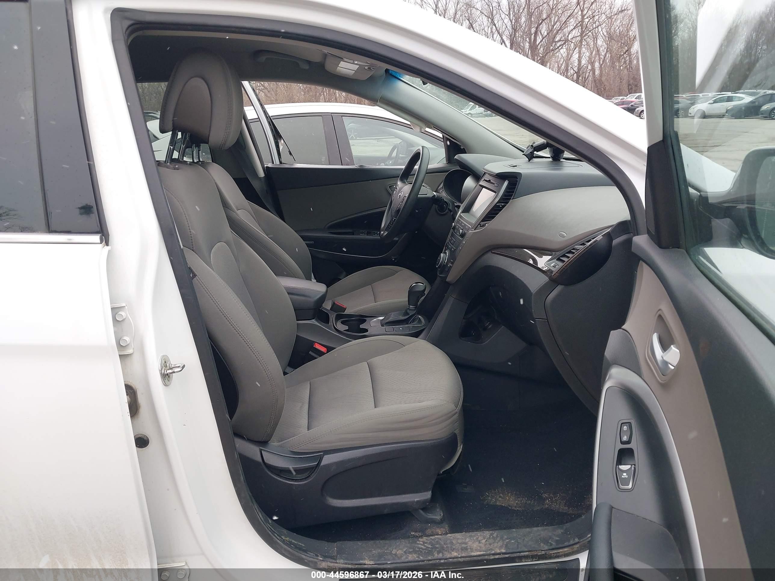 2018 Hyundai Santa Fe Sport 2.4l White vin: 5NMZUDLB0JH063634