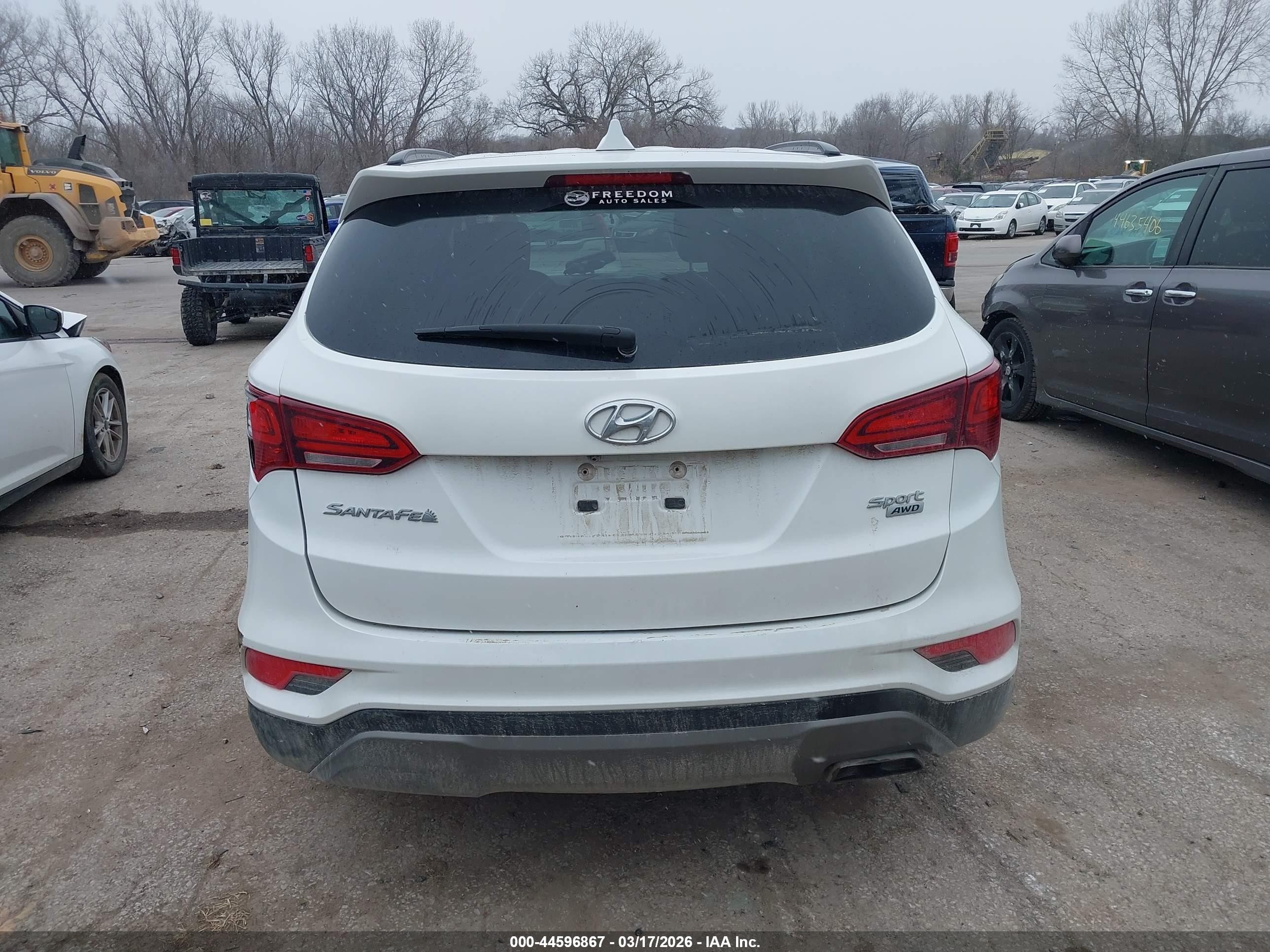 2018 Hyundai Santa Fe Sport 2.4l White vin: 5NMZUDLB0JH063634
