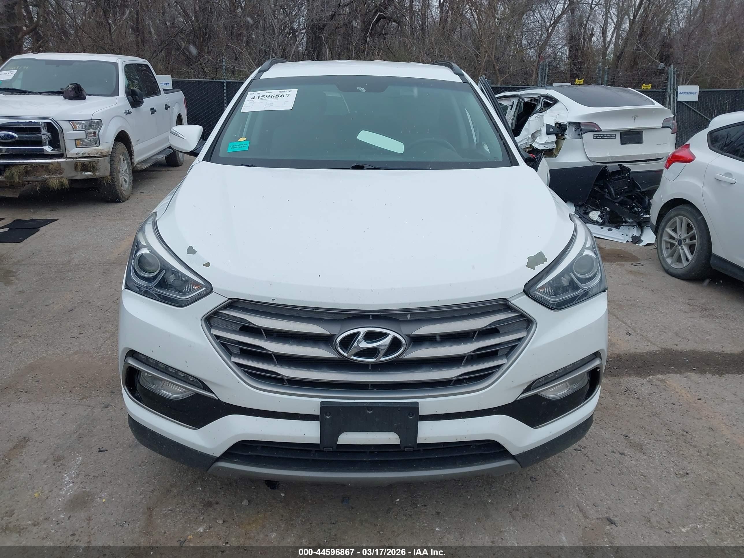 2018 Hyundai Santa Fe Sport 2.4l White vin: 5NMZUDLB0JH063634