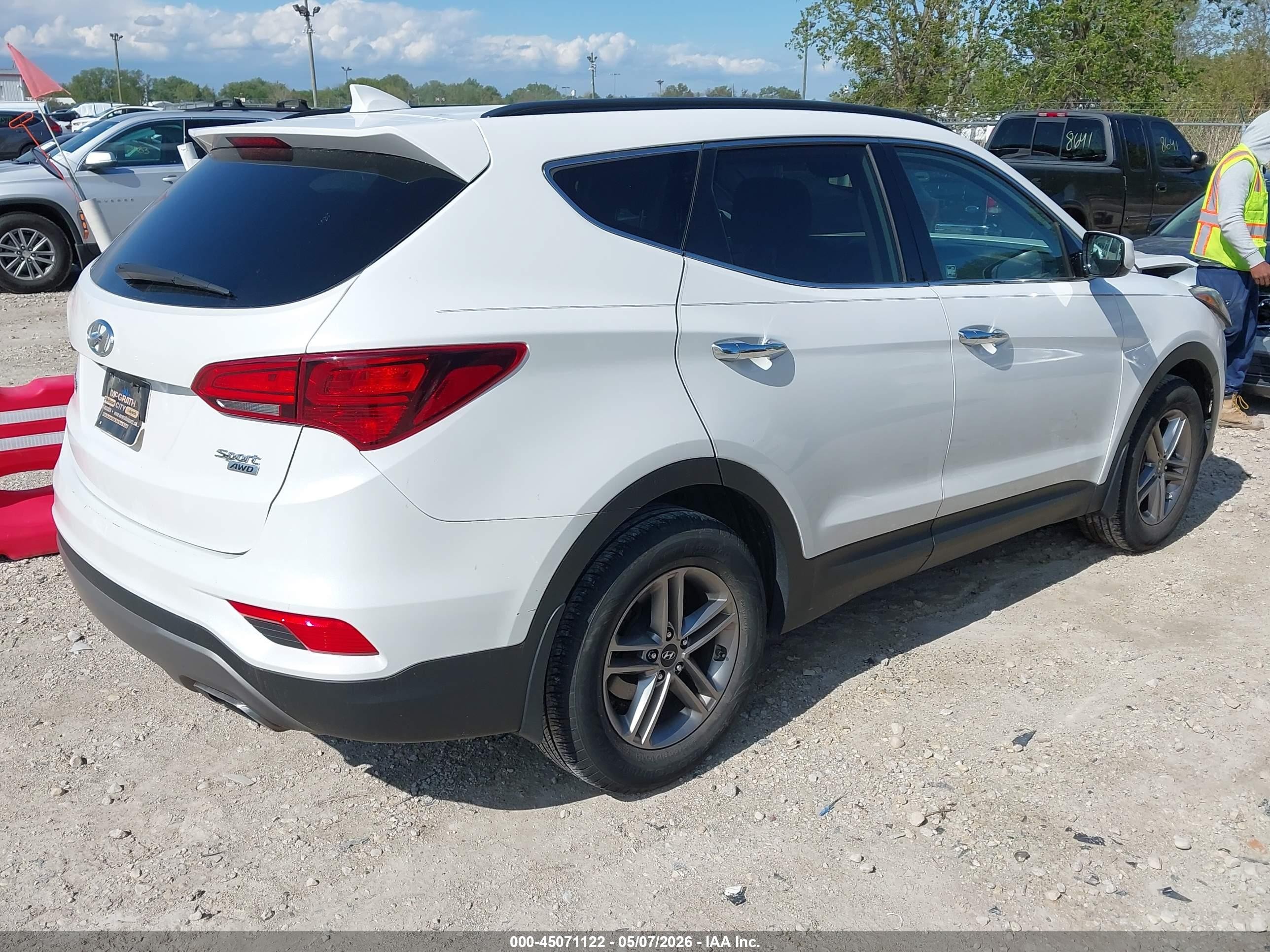 2017 Hyundai Santa Fe Sport 2.4l White vin: 5NMZUDLB1HH008104