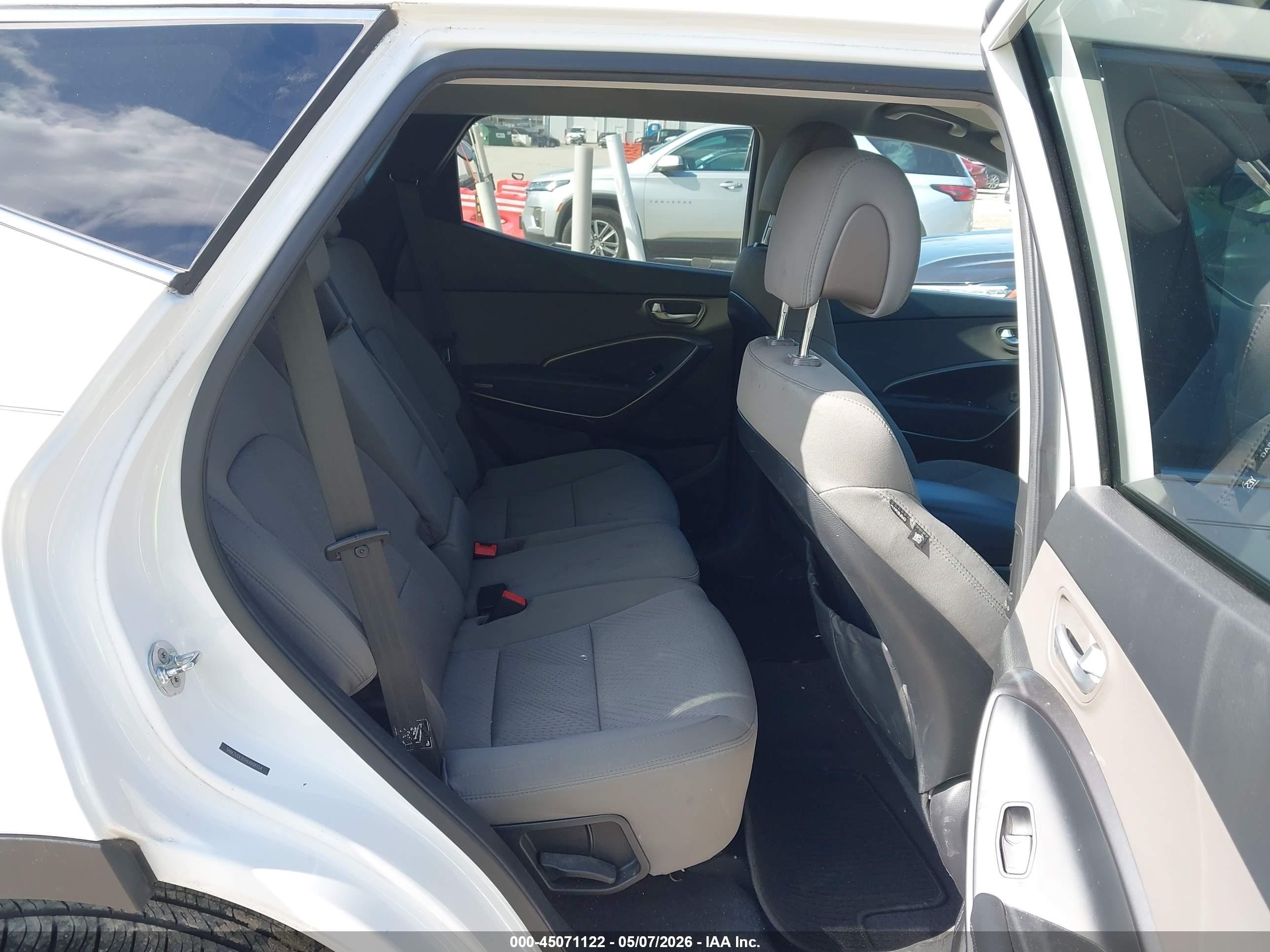 2017 Hyundai Santa Fe Sport 2.4l White vin: 5NMZUDLB1HH008104