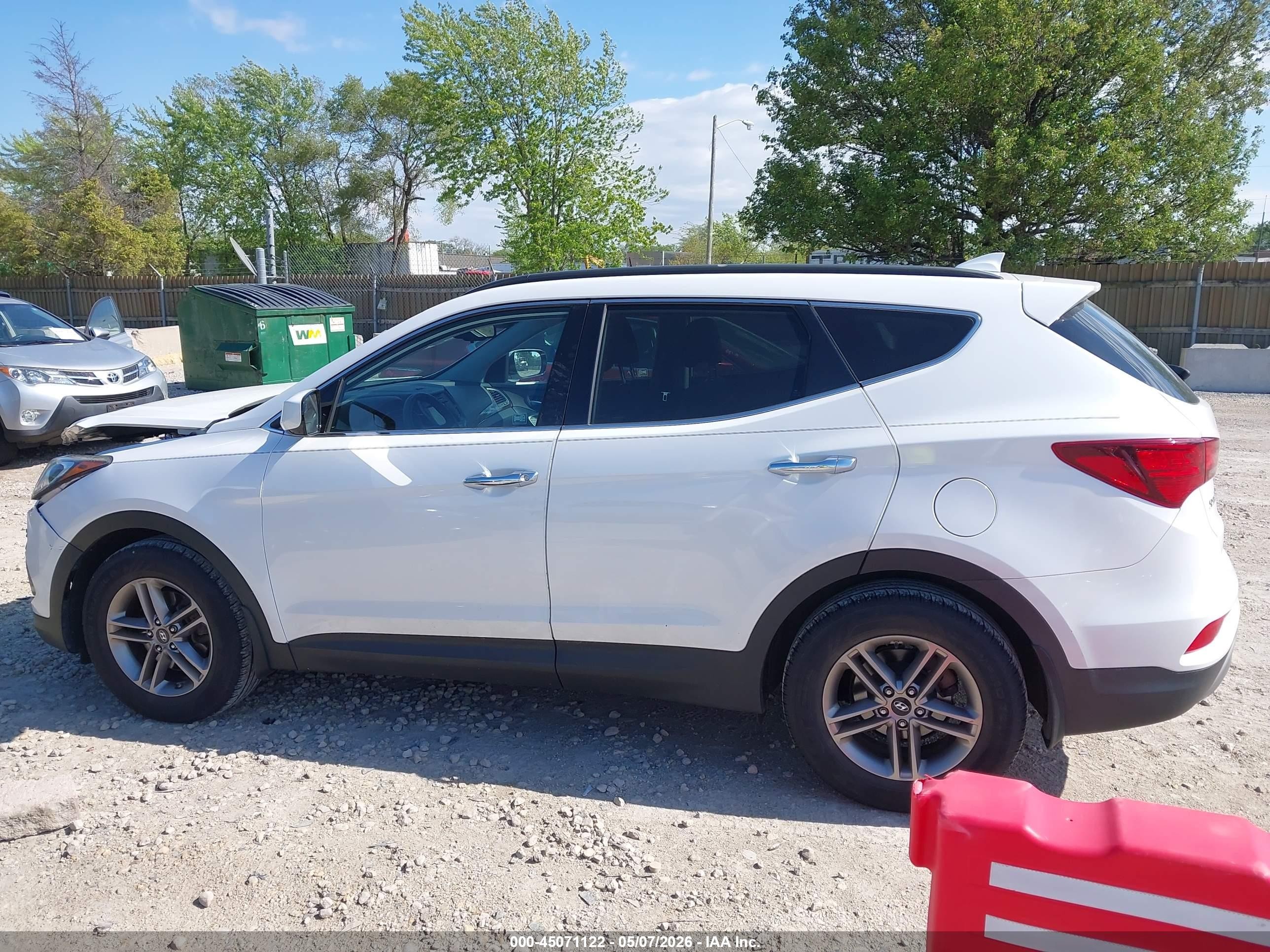 2017 Hyundai Santa Fe Sport 2.4l White vin: 5NMZUDLB1HH008104