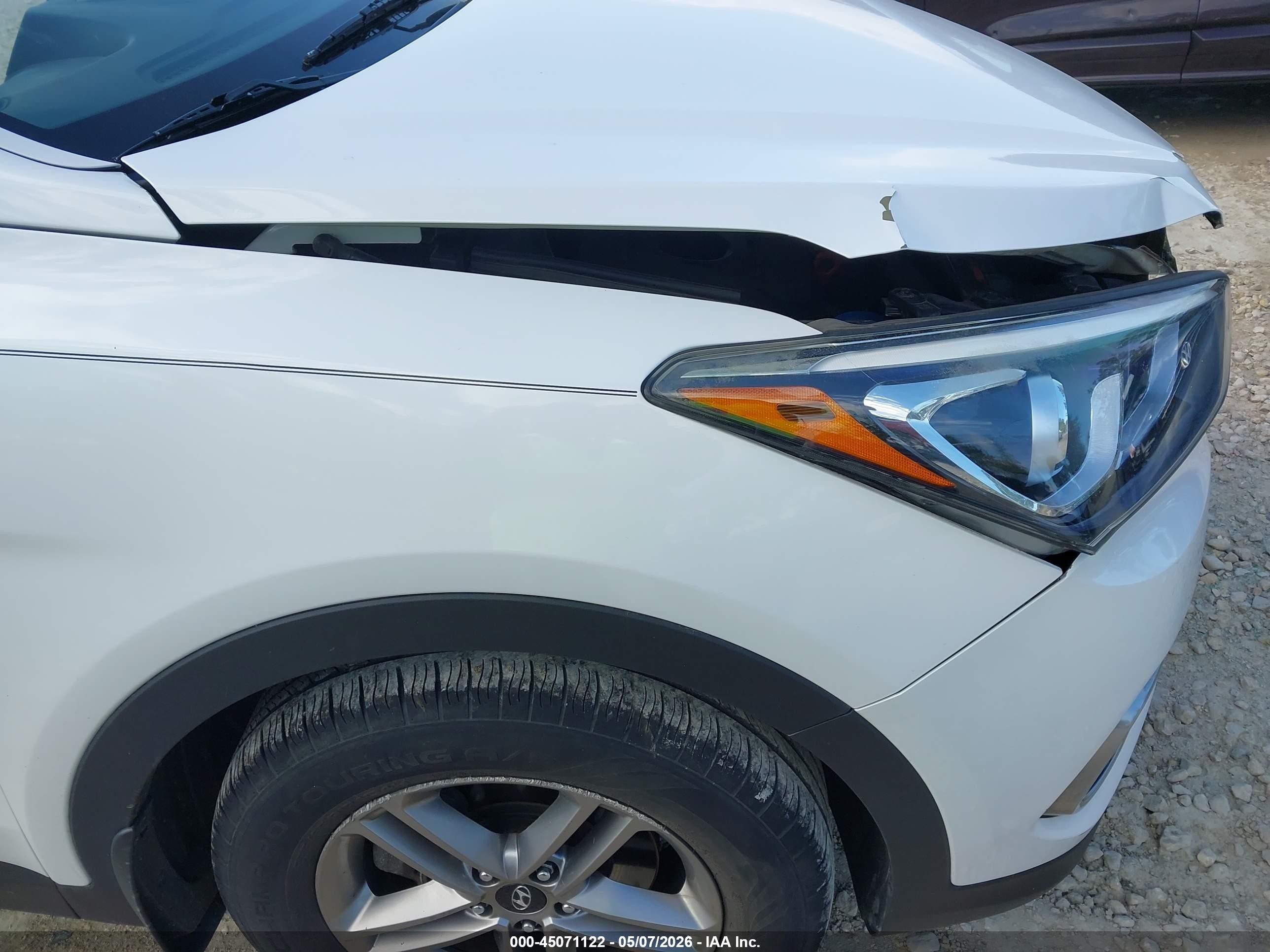 2017 Hyundai Santa Fe Sport 2.4l White vin: 5NMZUDLB1HH008104