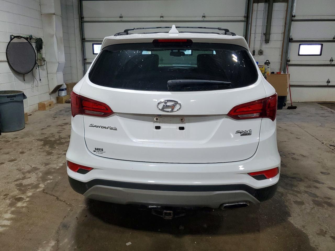 2017 Hyundai Santa Fe Sport 2.4l White vin: 5NMZUDLB2HH028796
