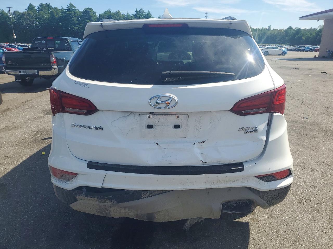 2017 Hyundai Santa Fe Sport 2.4l White vin: 5NMZUDLB2HH030533