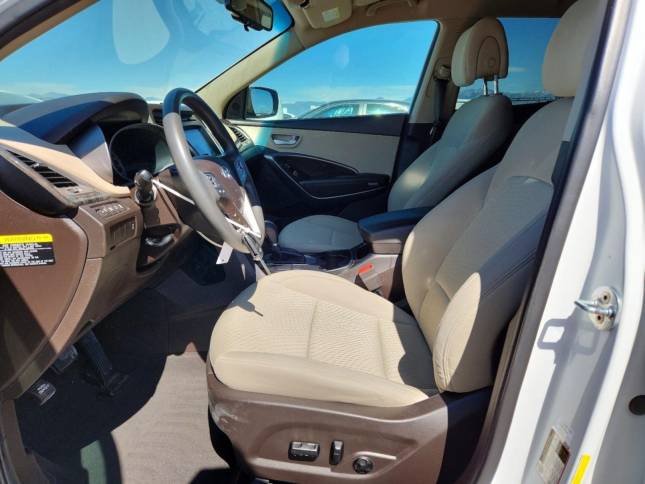 2017 Hyundai Santa Fe Sport 2.4l White vin: 5NMZUDLB5HH032907