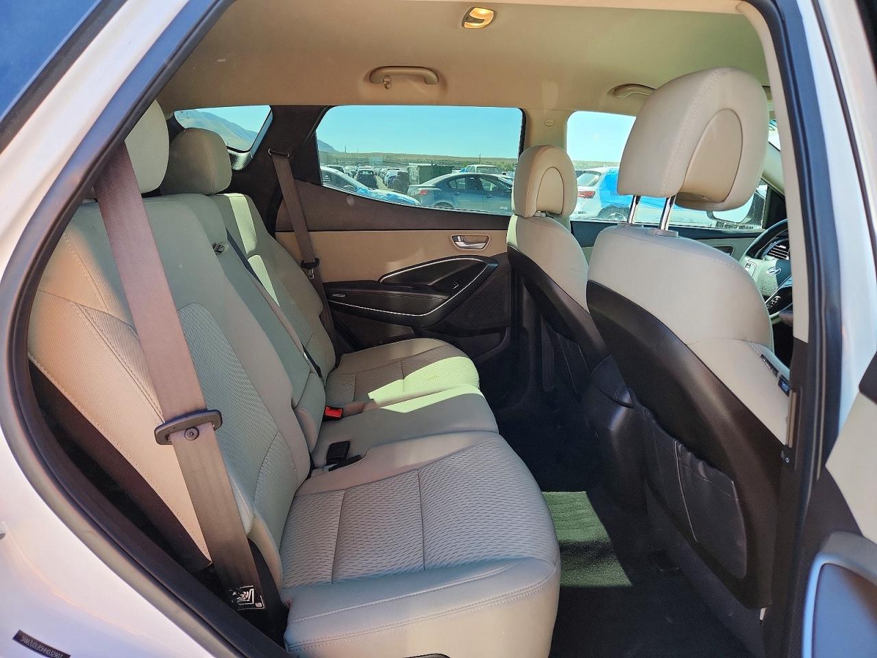 2017 Hyundai Santa Fe Sport 2.4l White vin: 5NMZUDLB5HH032907
