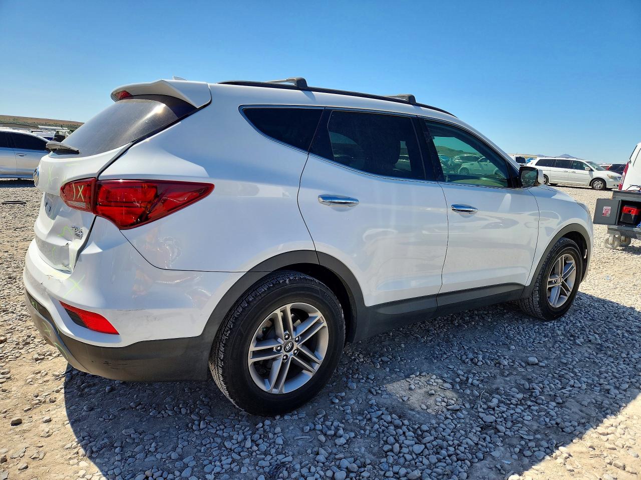 2017 Hyundai Santa Fe Sport 2.4l White vin: 5NMZUDLB5HH032907