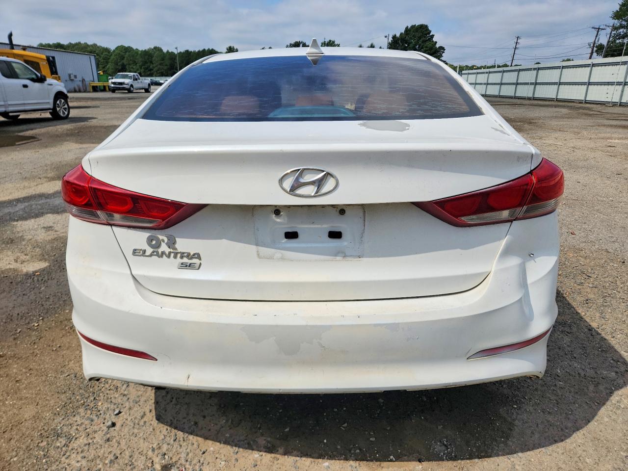 2017 Hyundai Elantra Se White vin: 5NPD74LF0HH063909