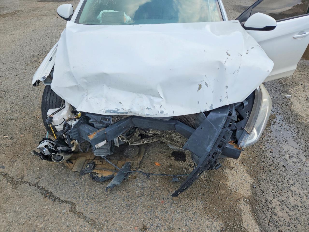 2017 Hyundai Elantra Se White vin: 5NPD74LF0HH063909