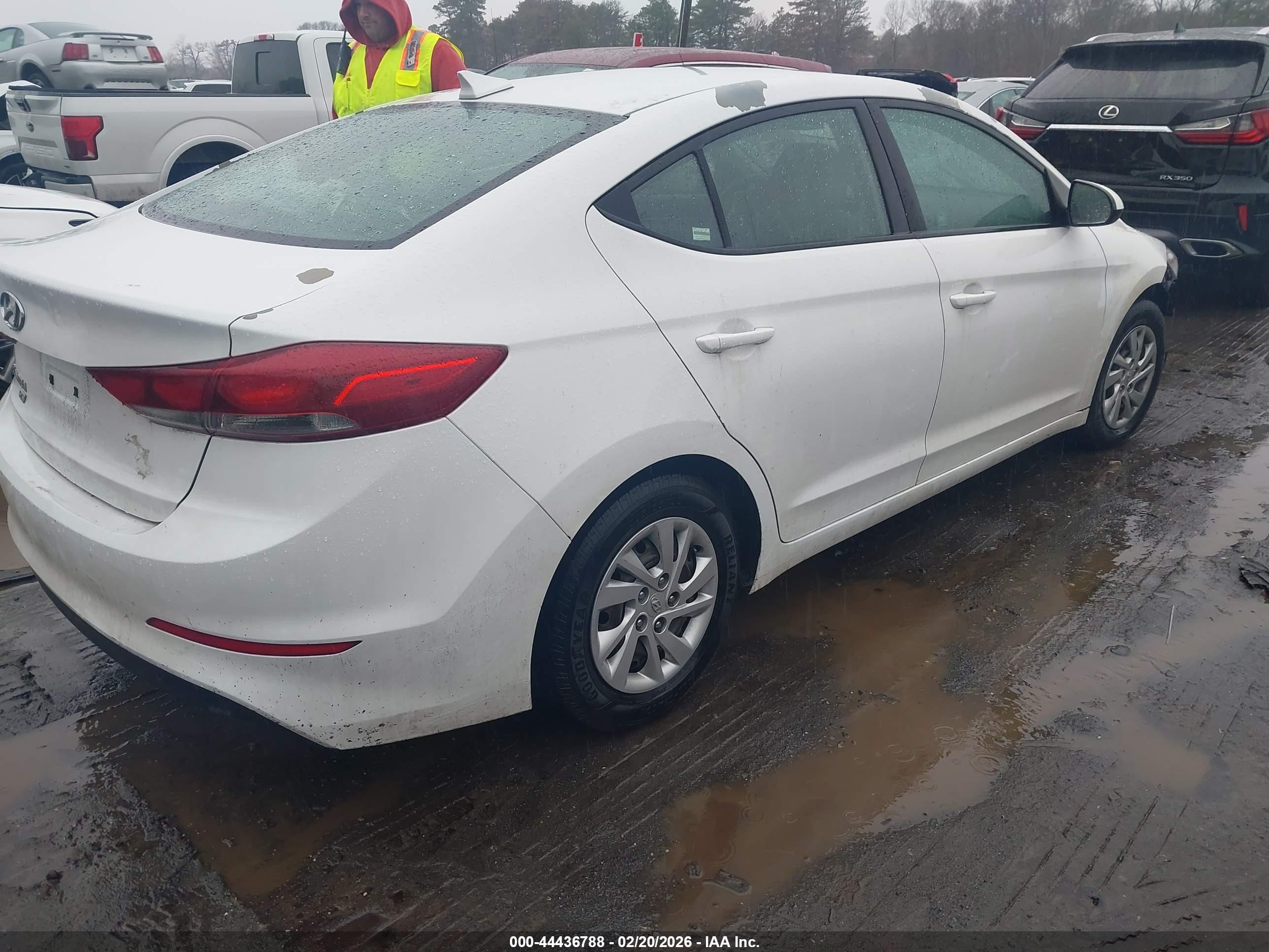 2017 Hyundai Elantra Se White vin: 5NPD74LF0HH066079