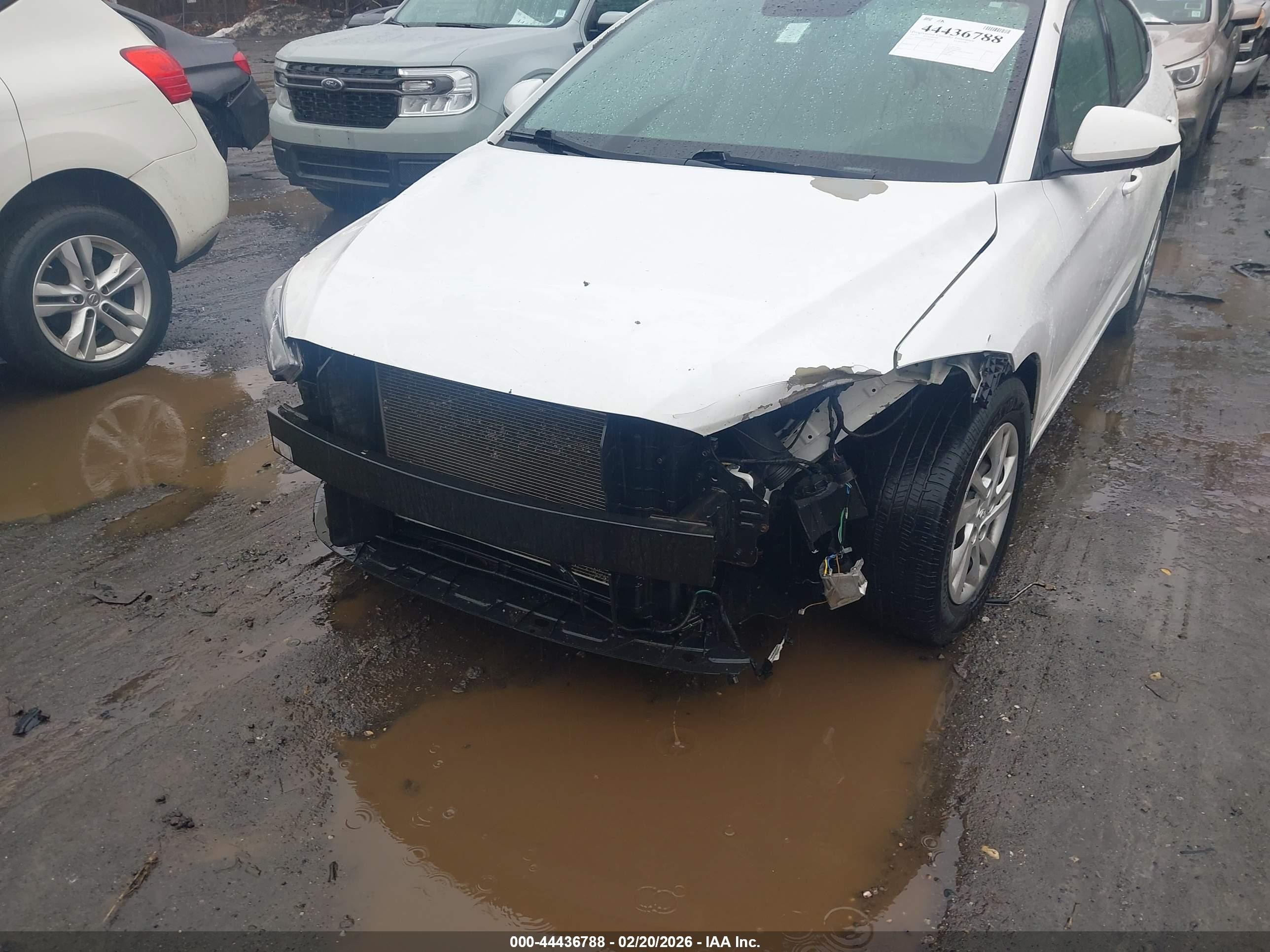 2017 Hyundai Elantra Se White vin: 5NPD74LF0HH066079