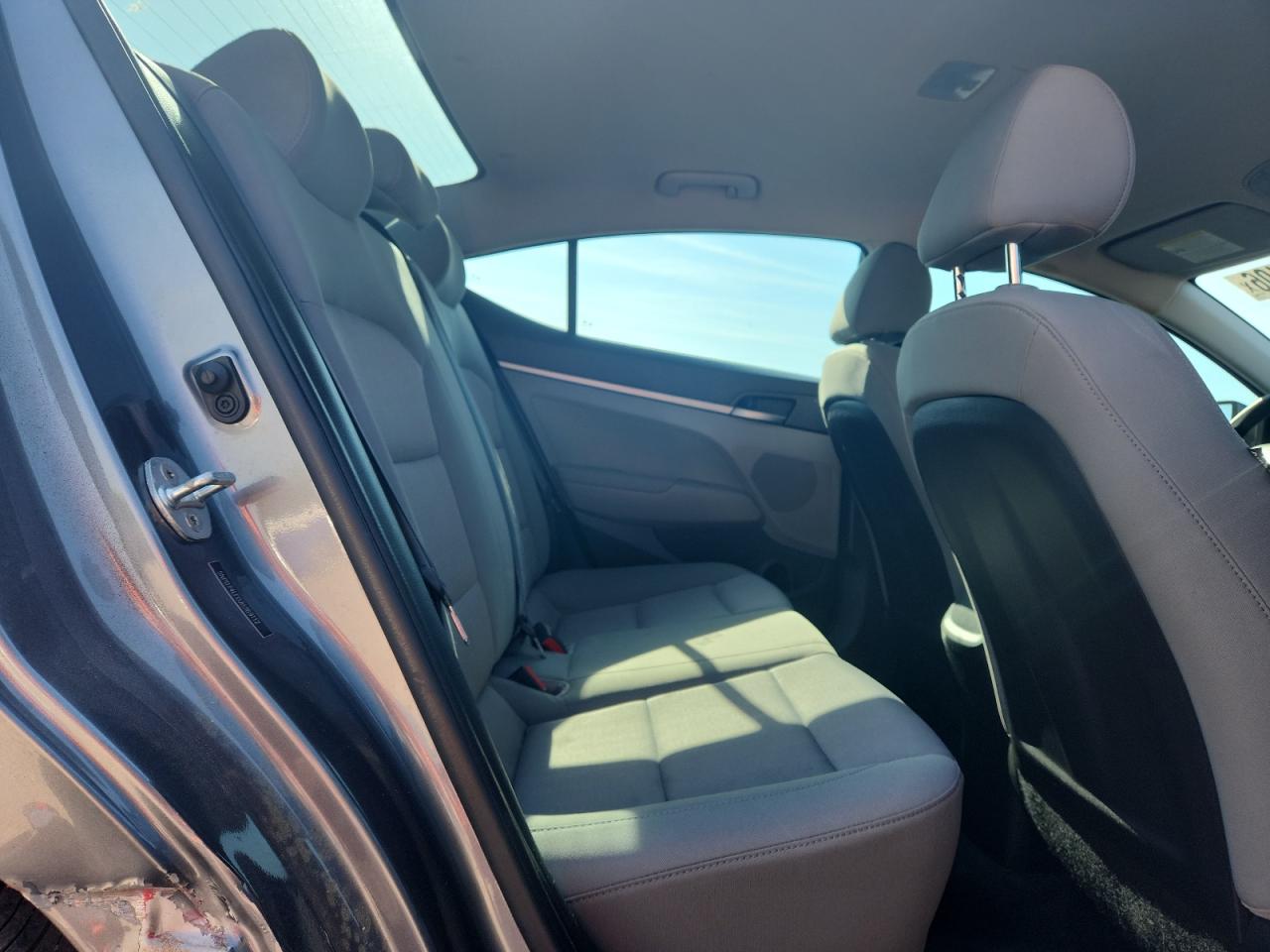 2018 Hyundai Elantra Se Серый vin: 5NPD74LF0JH369112