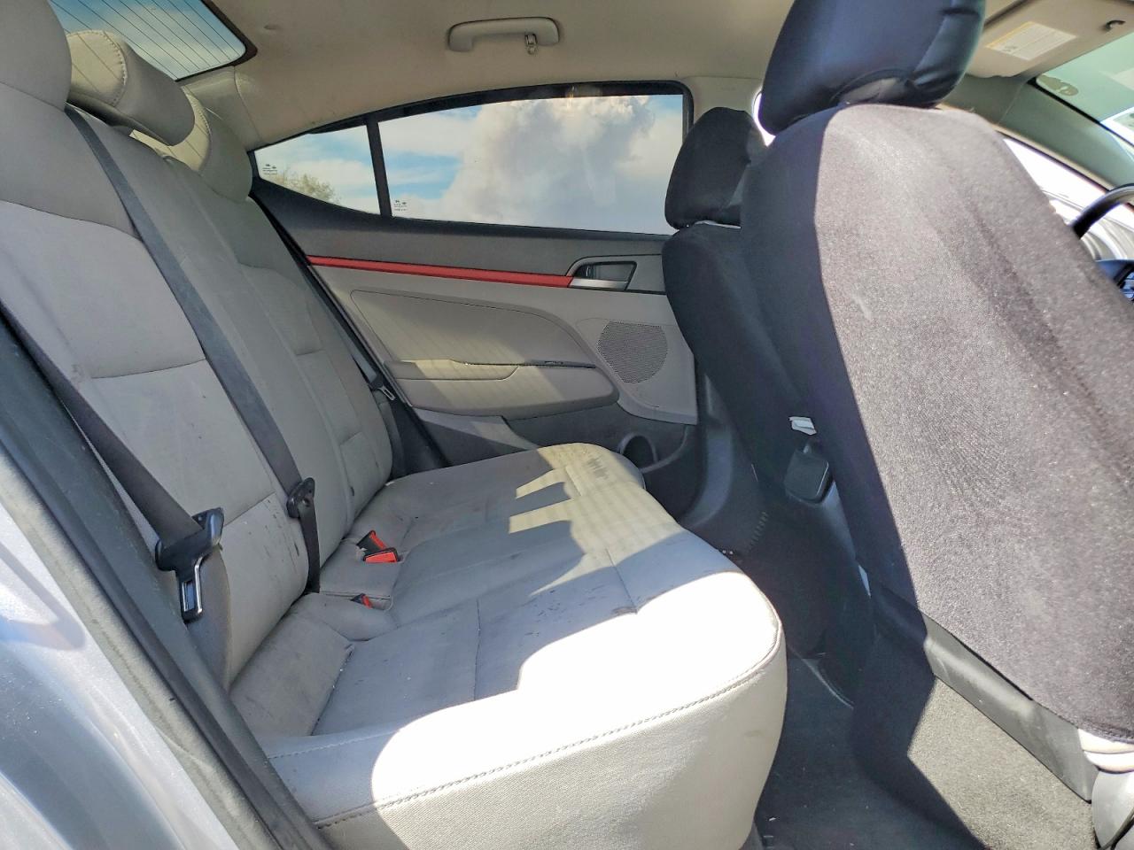 2017 Hyundai Elantra Se Silver vin: 5NPD74LF1HH138567