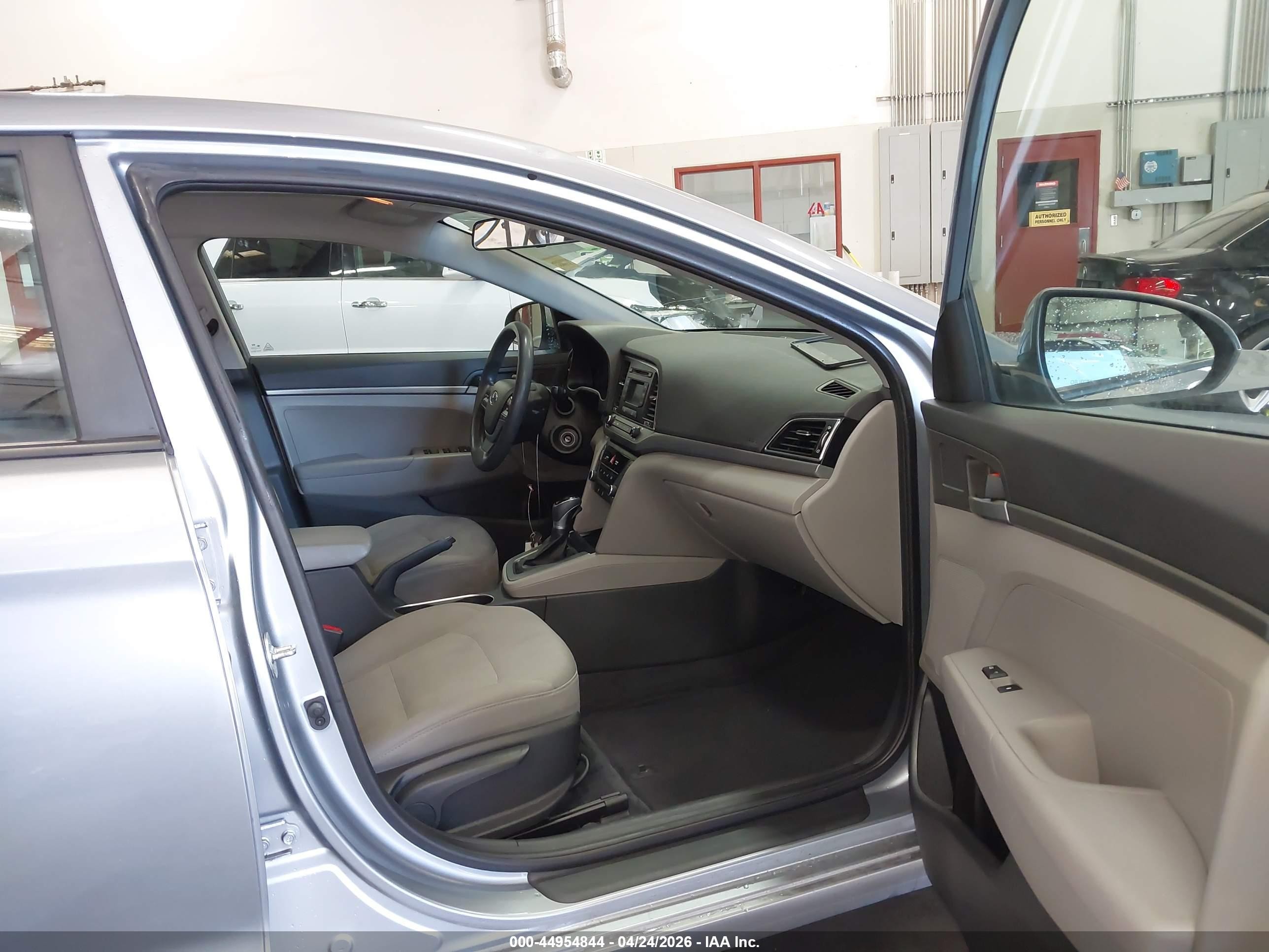2017 Hyundai Elantra Se Silver vin: 5NPD74LF1HH148757