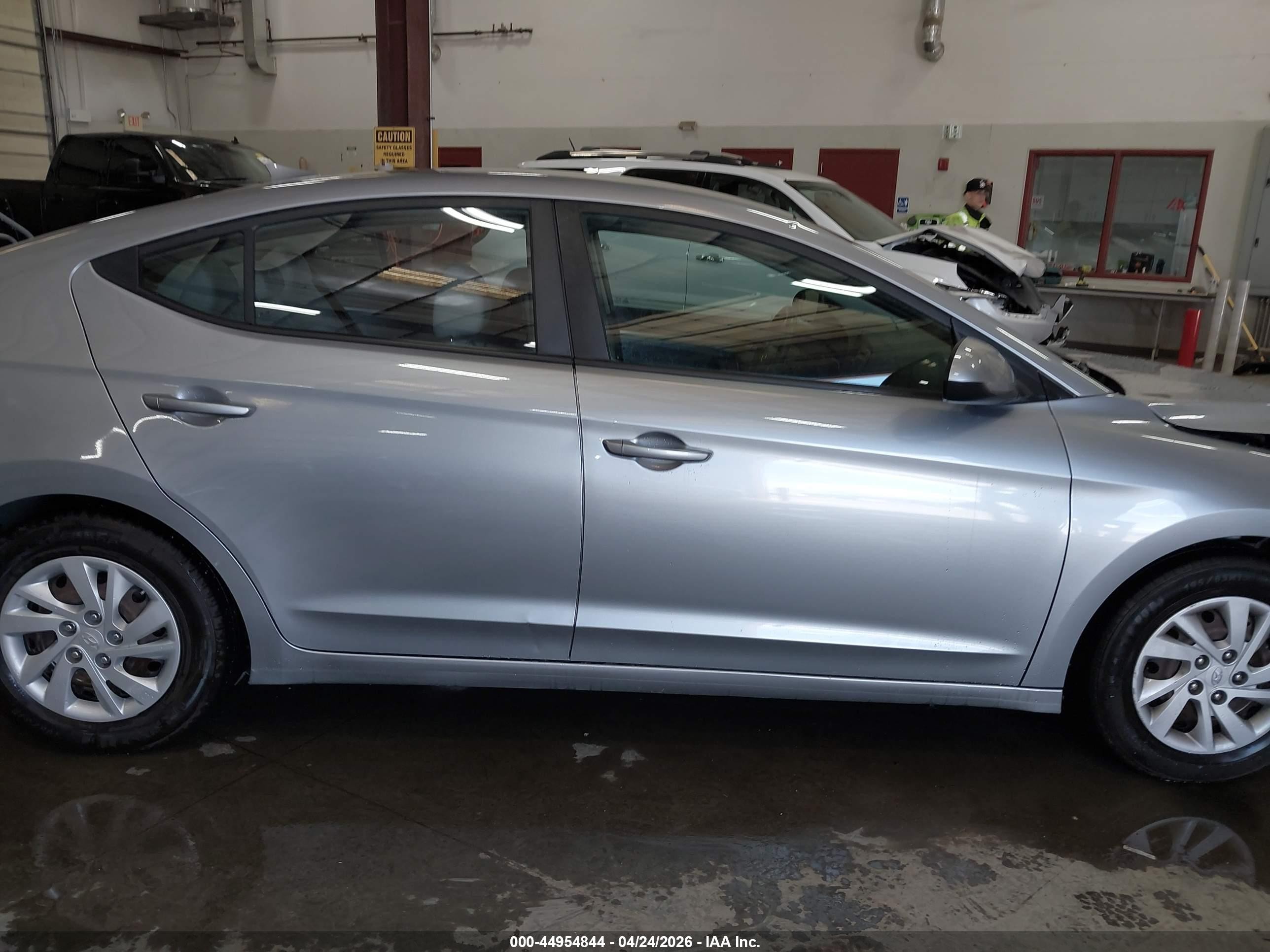 2017 Hyundai Elantra Se Silver vin: 5NPD74LF1HH148757