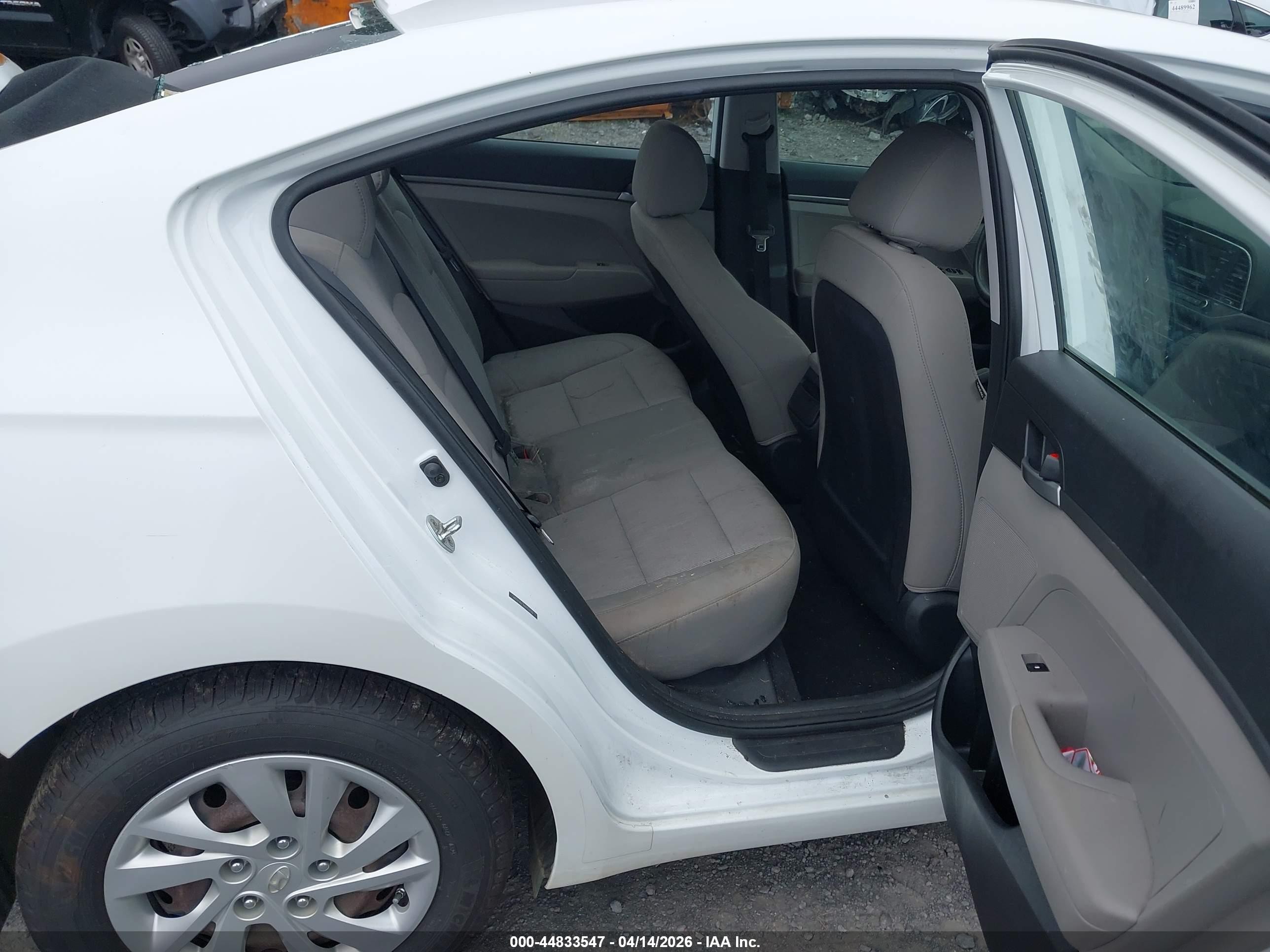 2017 Hyundai Elantra Se White vin: 5NPD74LF1HH153120