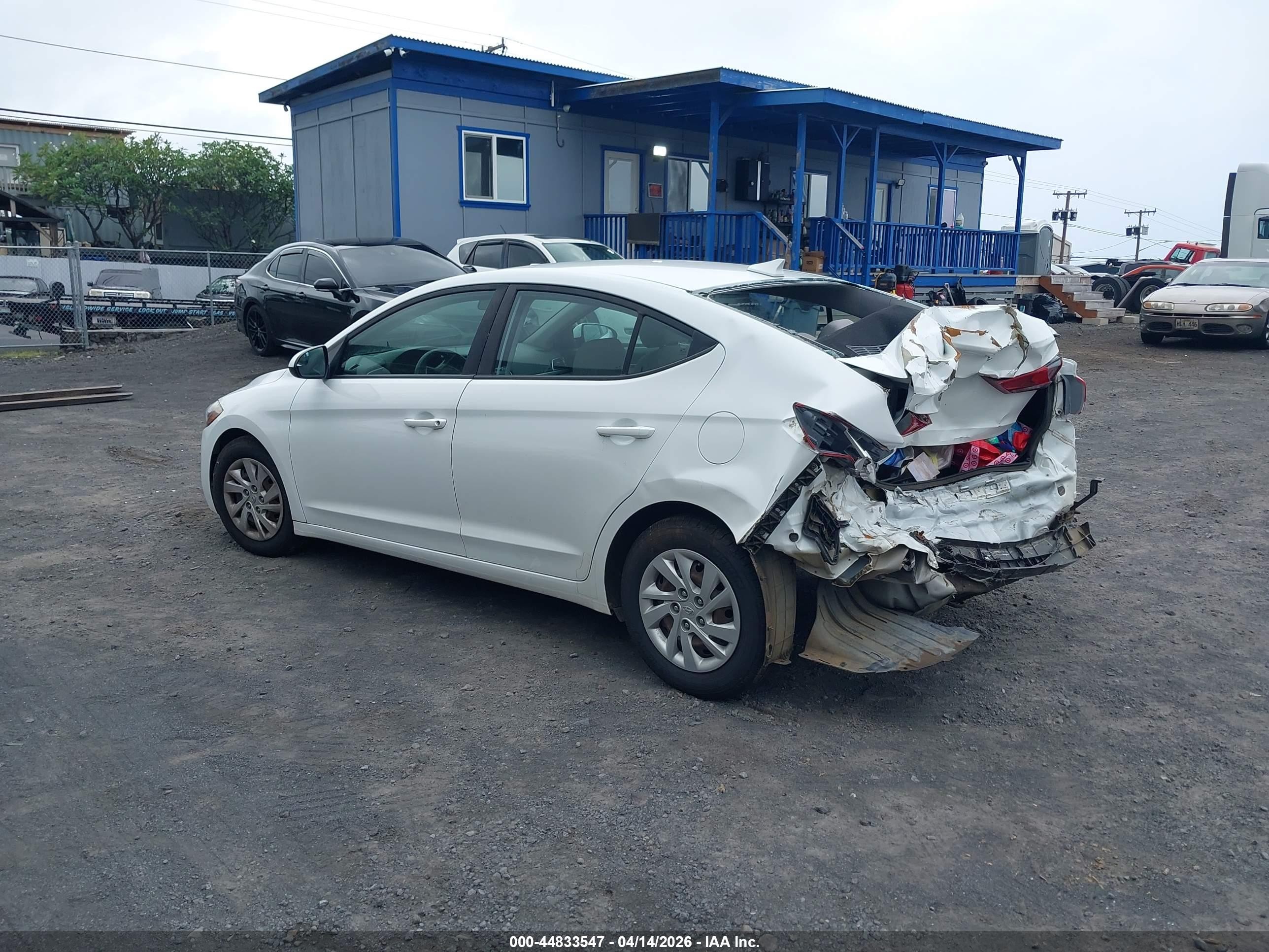 2017 Hyundai Elantra Se White vin: 5NPD74LF1HH153120