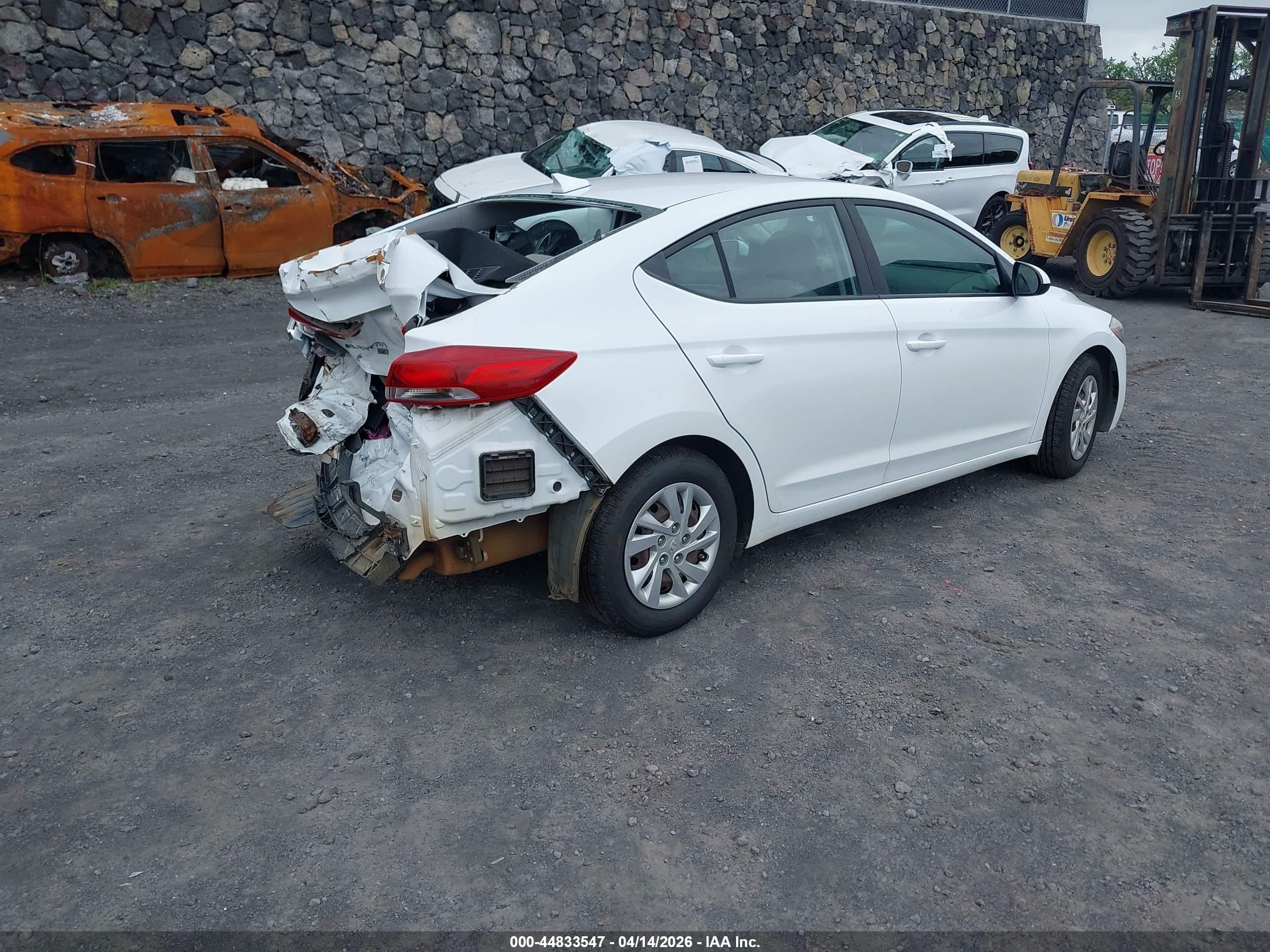 2017 Hyundai Elantra Se White vin: 5NPD74LF1HH153120