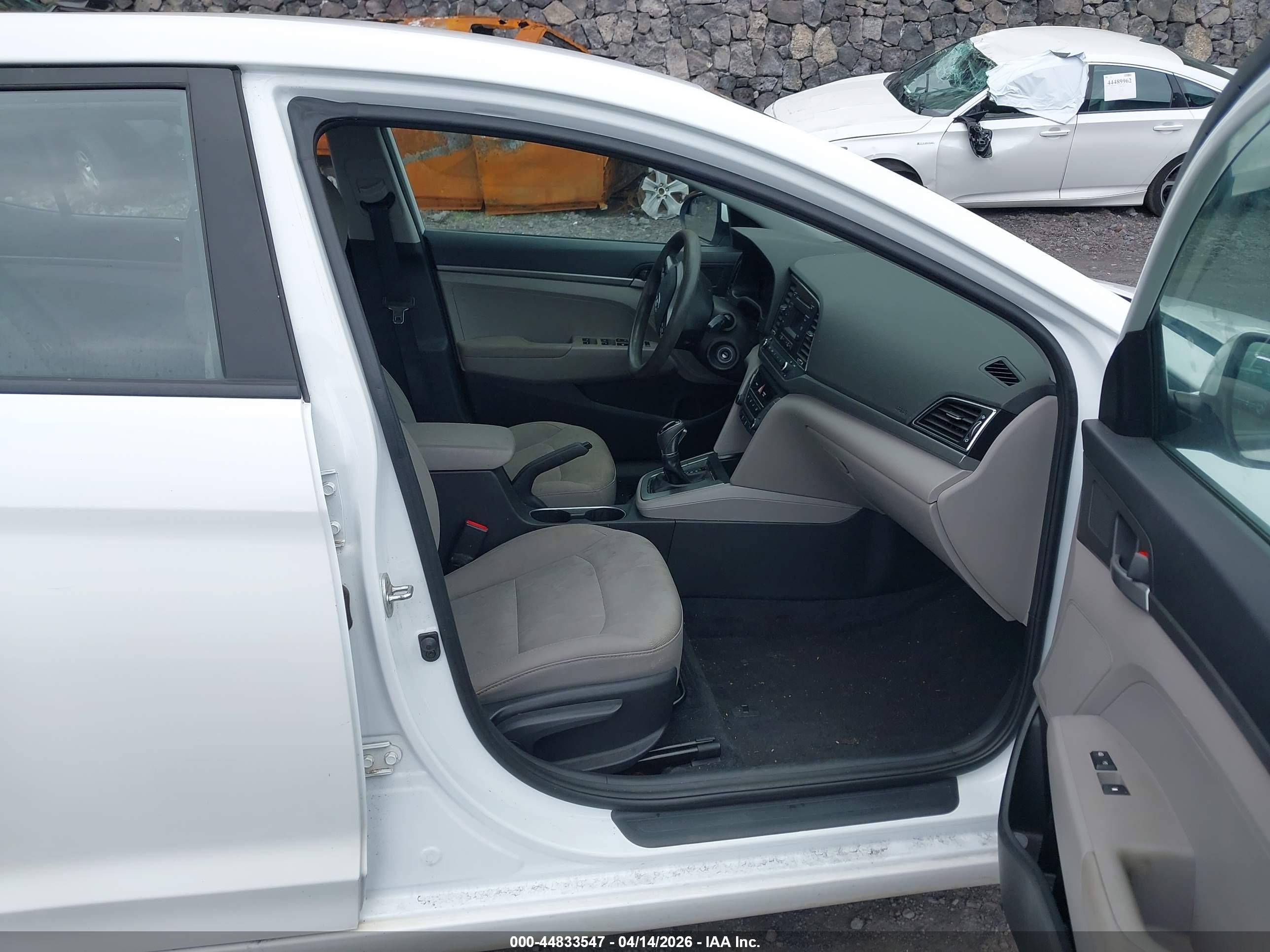 2017 Hyundai Elantra Se White vin: 5NPD74LF1HH153120