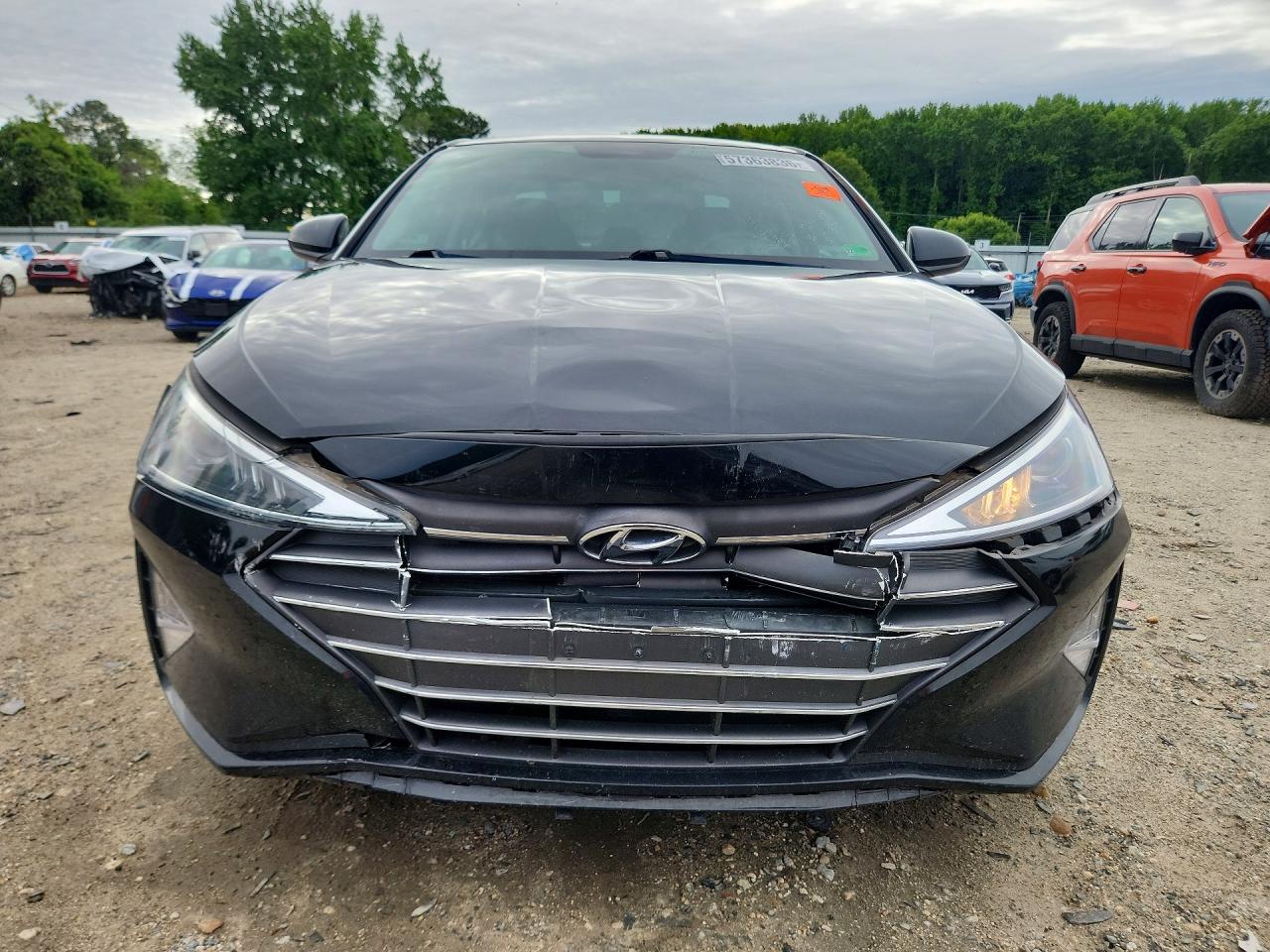 2019 Hyundai Elantra Se Black vin: 5NPD74LF1KH468099
