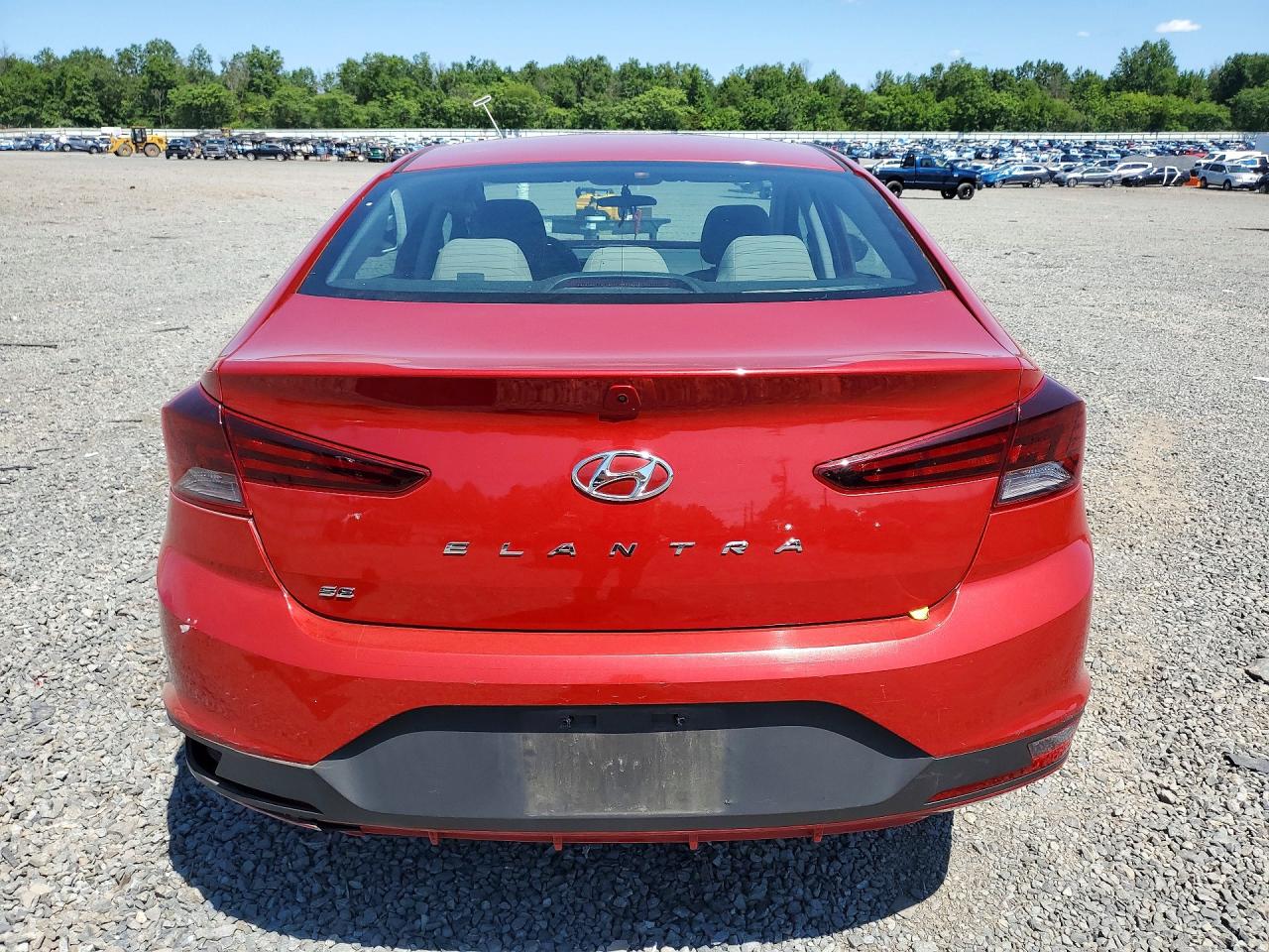 2019 Hyundai Elantra Se Maroon vin: 5NPD74LF1KH474047