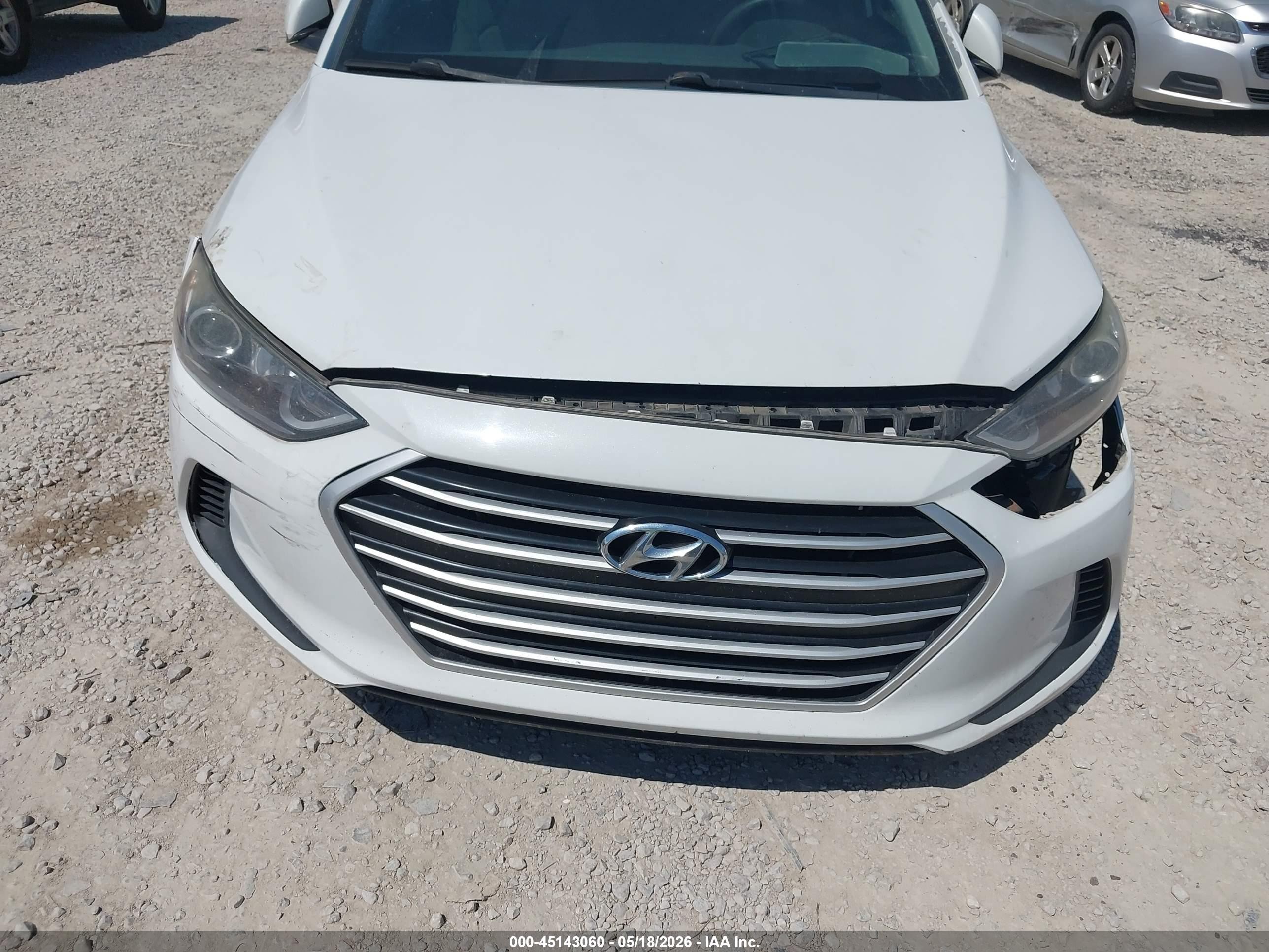 2017 Hyundai Elantra Se White vin: 5NPD74LF2HH065452