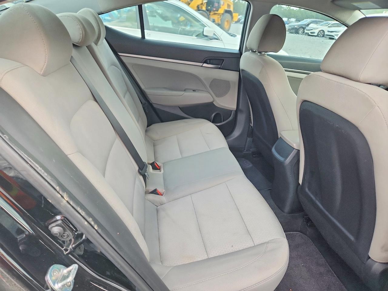 2018 Hyundai Elantra Se Черный vin: 5NPD74LF2JH303144