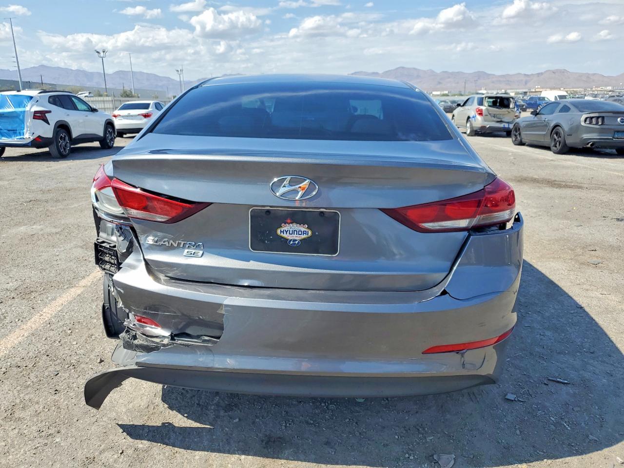 2018 Hyundai Elantra Se Gray vin: 5NPD74LF2JH317903