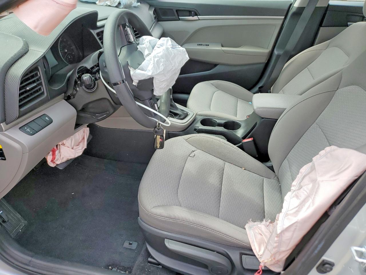 2019 Hyundai Elantra Se Silver vin: 5NPD74LF2KH402550