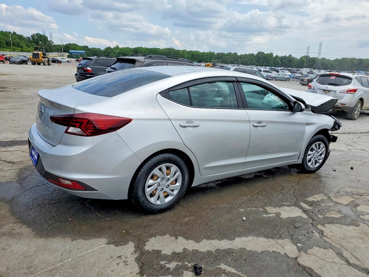 2019 Hyundai Elantra Se Silver vin: 5NPD74LF2KH402550