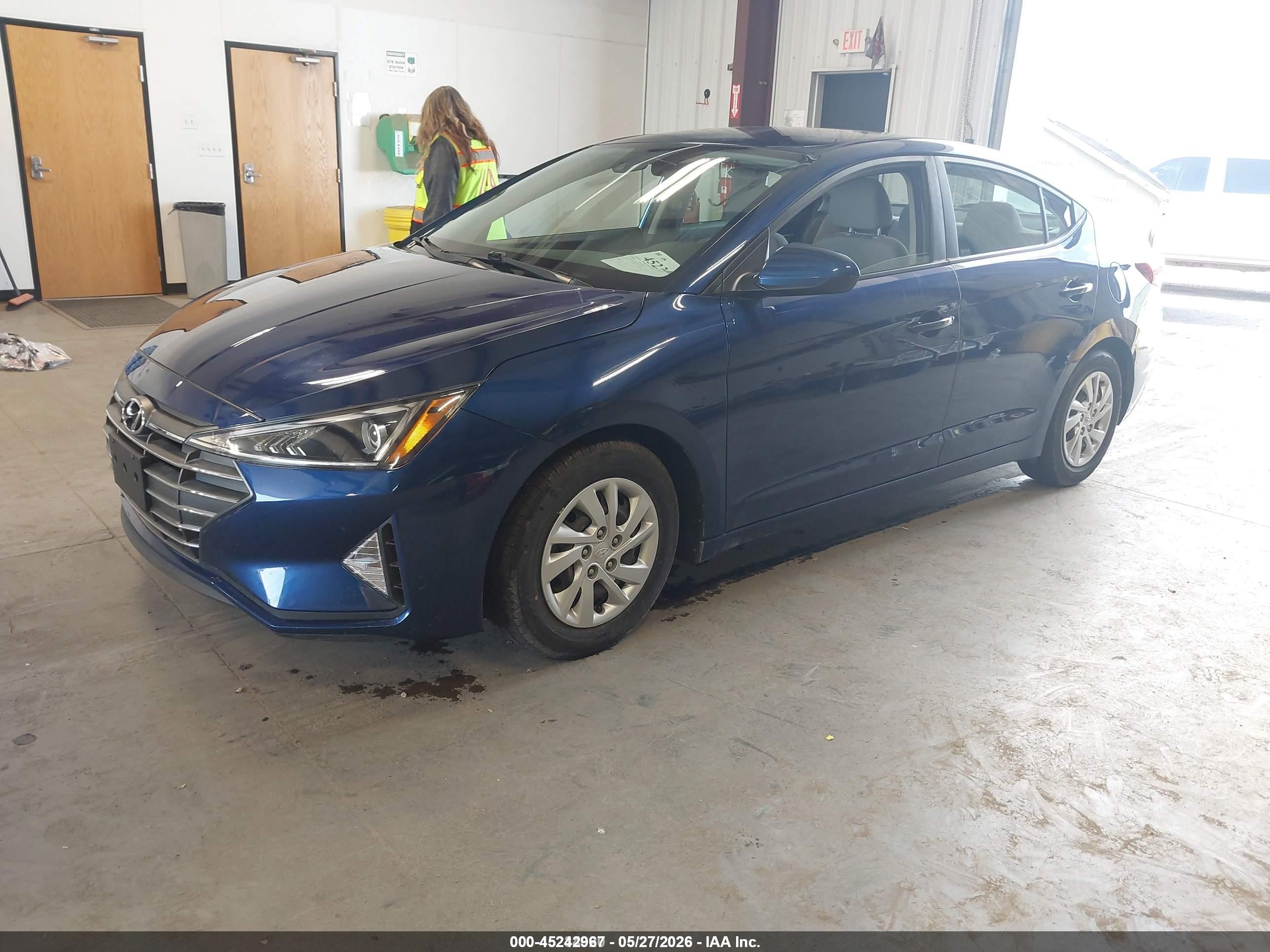 2020 Hyundai Elantra Se Blue vin: 5NPD74LF2LH610896