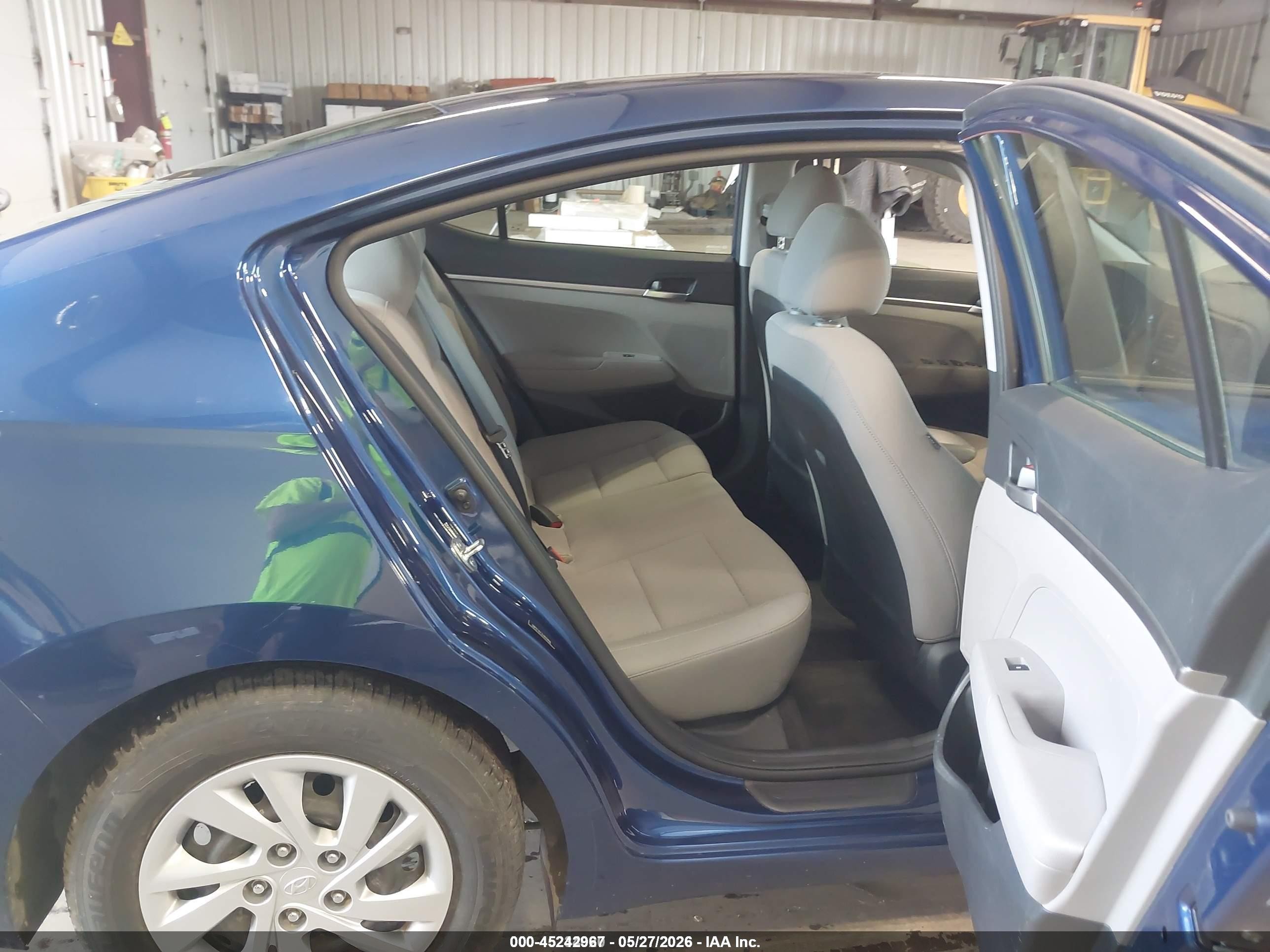 2020 Hyundai Elantra Se Blue vin: 5NPD74LF2LH610896