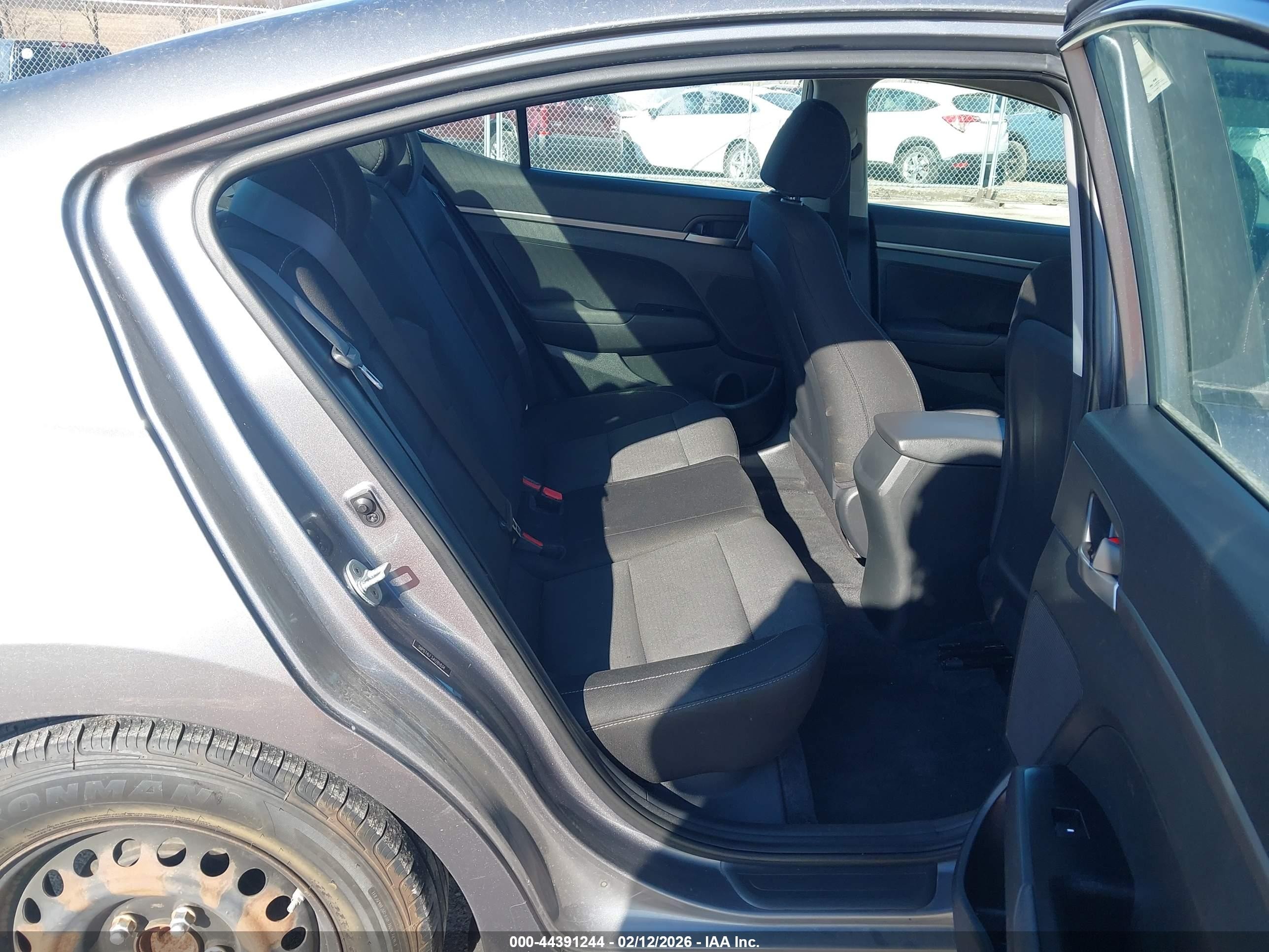 2018 Hyundai Elantra Se Gray vin: 5NPD74LF3JH281834