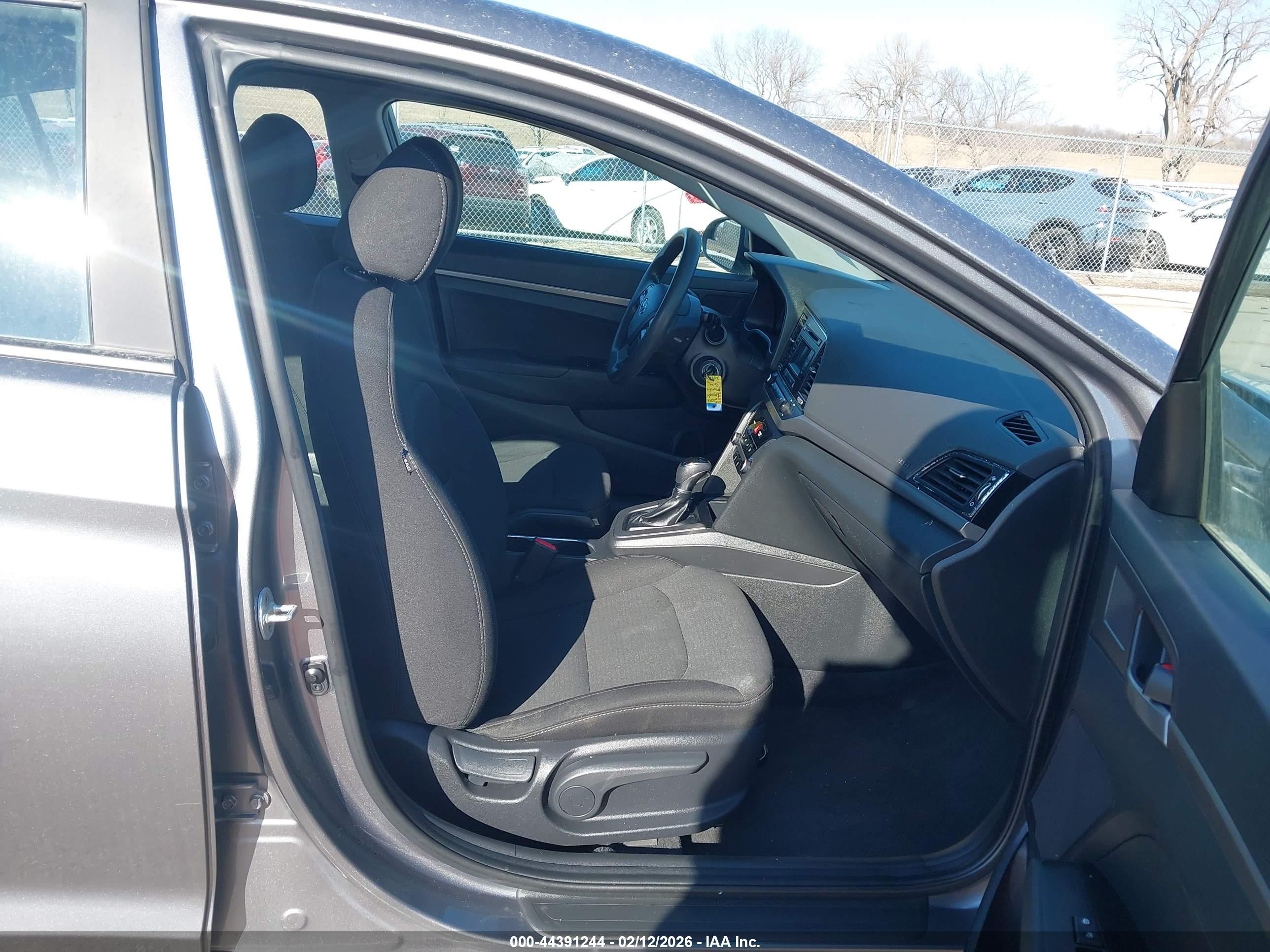 2018 Hyundai Elantra Se Gray vin: 5NPD74LF3JH281834