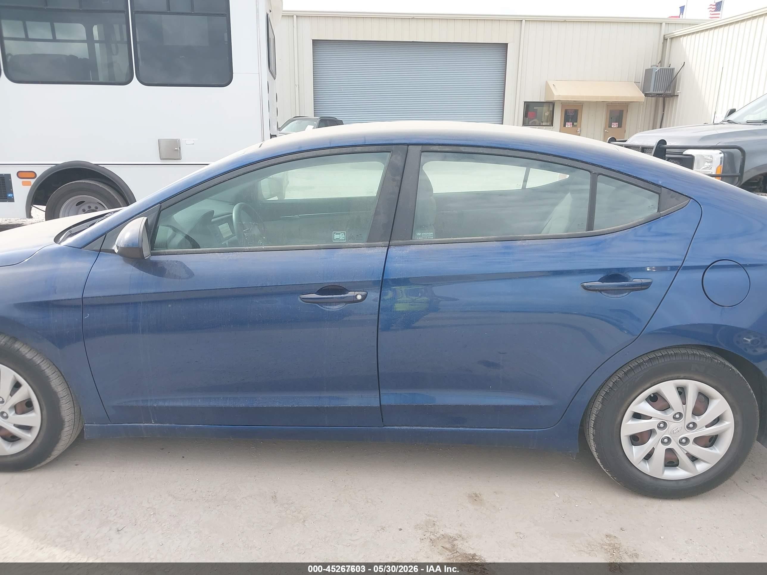 2020 Hyundai Elantra Se Blue vin: 5NPD74LF3LH609790