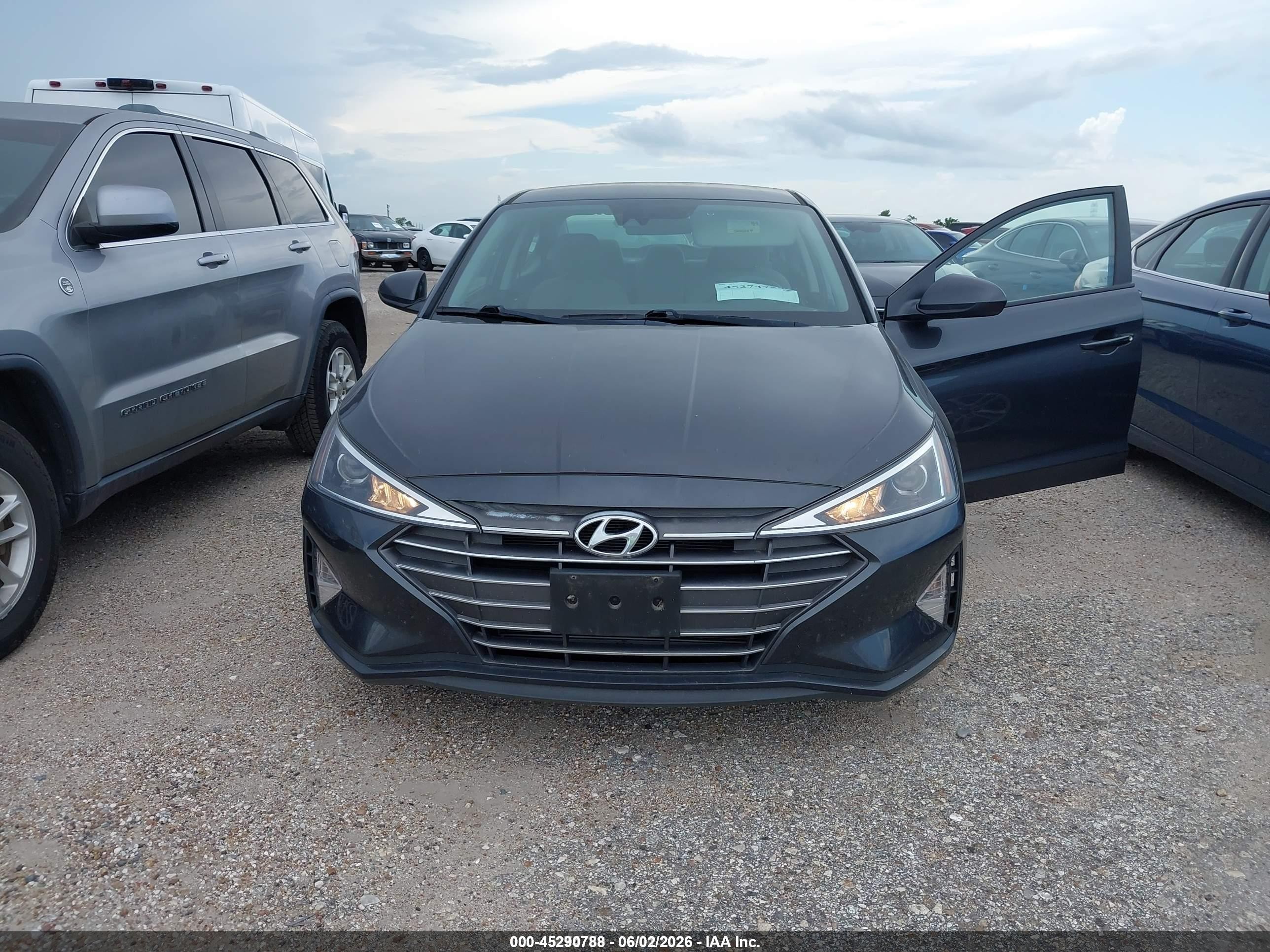 2020 Hyundai Elantra Se Gray vin: 5NPD74LF3LH614813