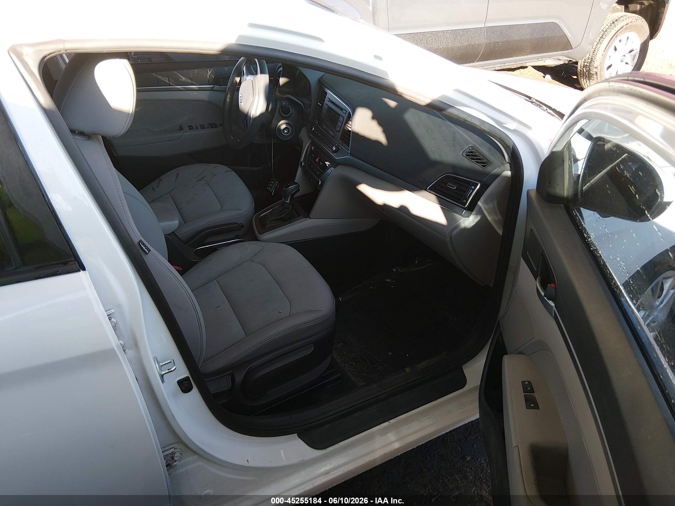 2017 Hyundai Elantra Se Белый vin: 5NPD74LF4HH113873