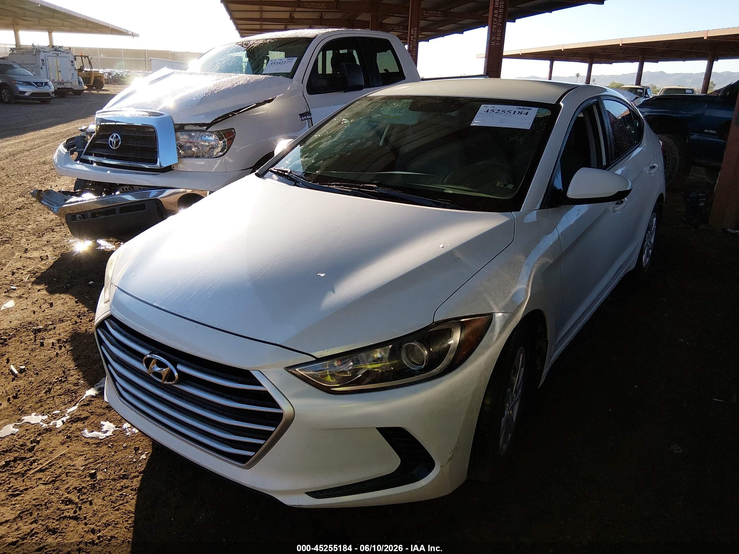2017 Hyundai Elantra Se Белый vin: 5NPD74LF4HH113873