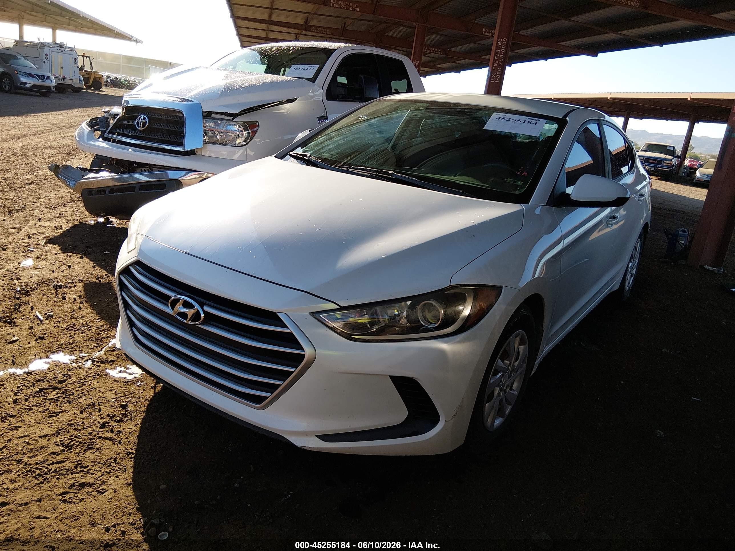 2017 Hyundai Elantra Se Белый vin: 5NPD74LF4HH113873