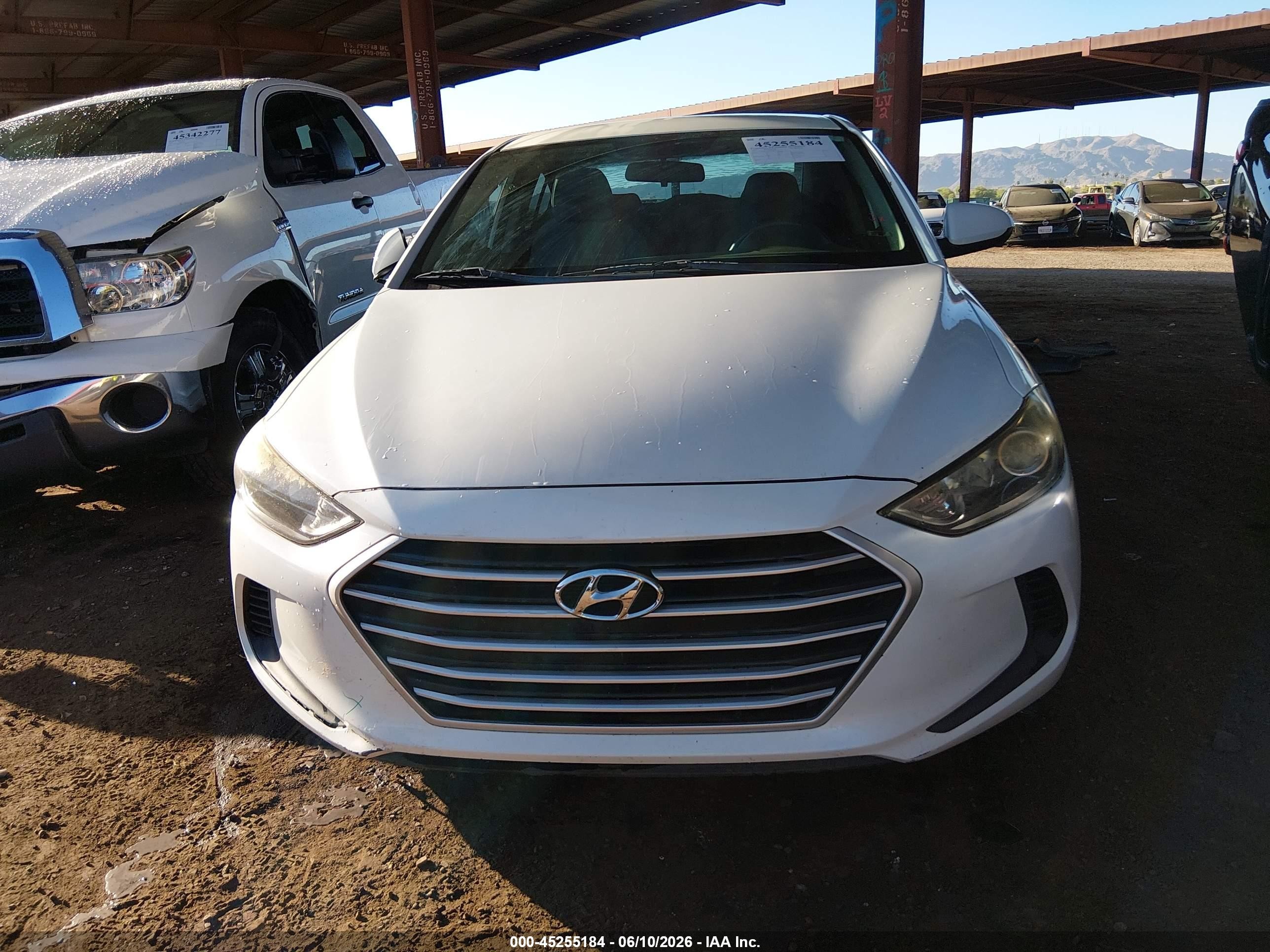 2017 Hyundai Elantra Se Белый vin: 5NPD74LF4HH113873