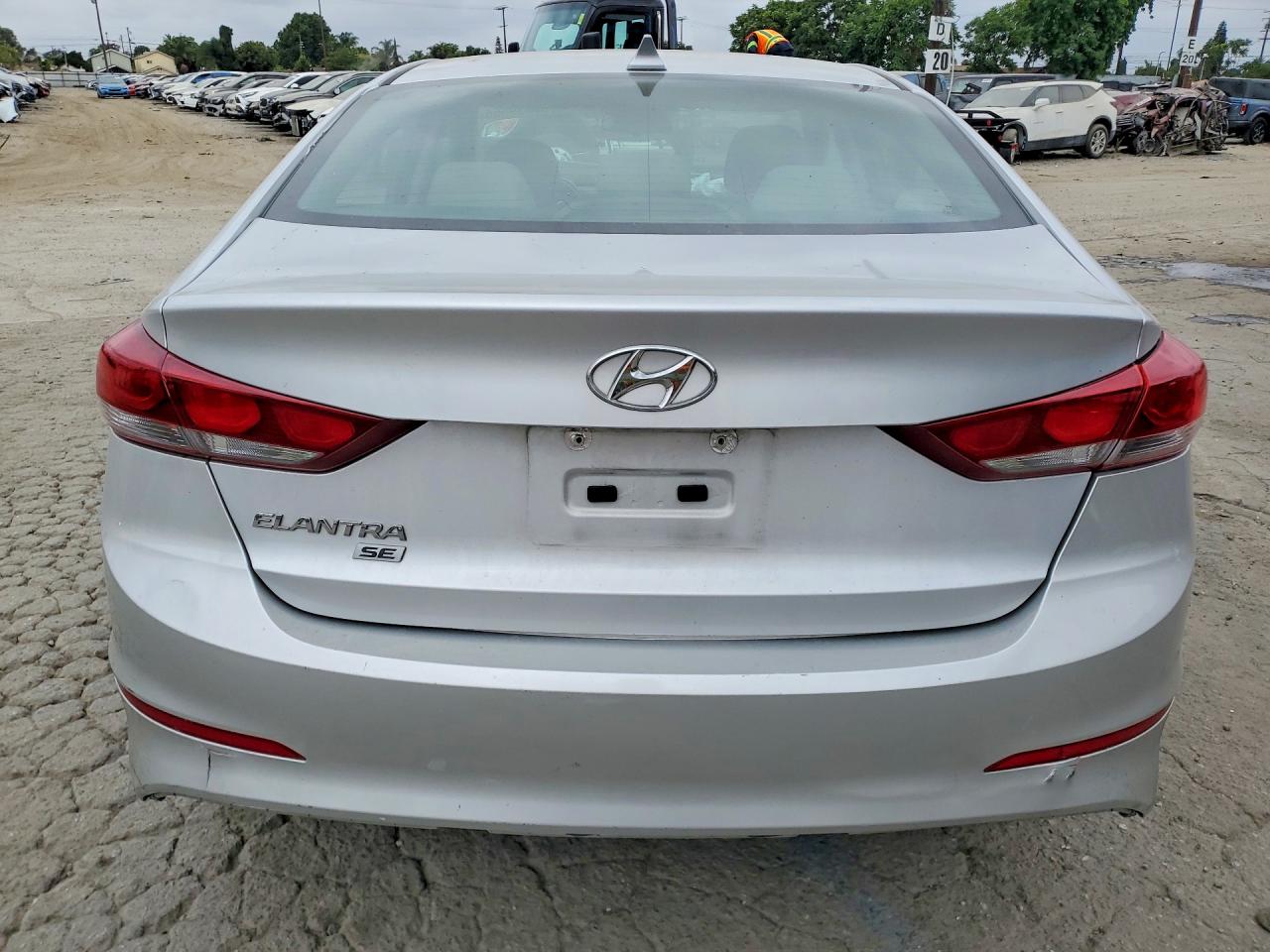 2017 Hyundai Elantra Se Silver vin: 5NPD74LF4HH137803