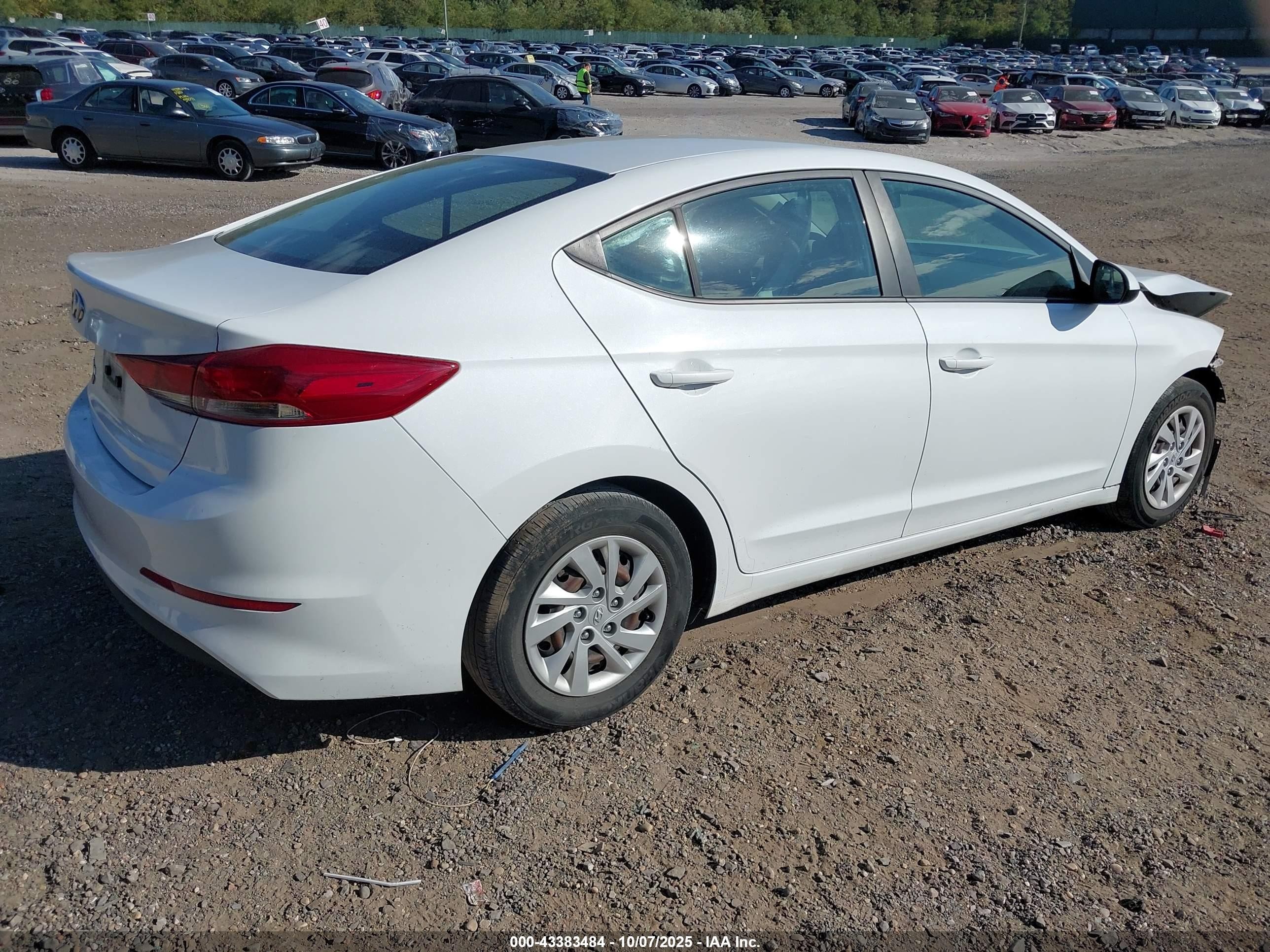 2018 Hyundai Elantra Se White vin: 5NPD74LF4JH290784