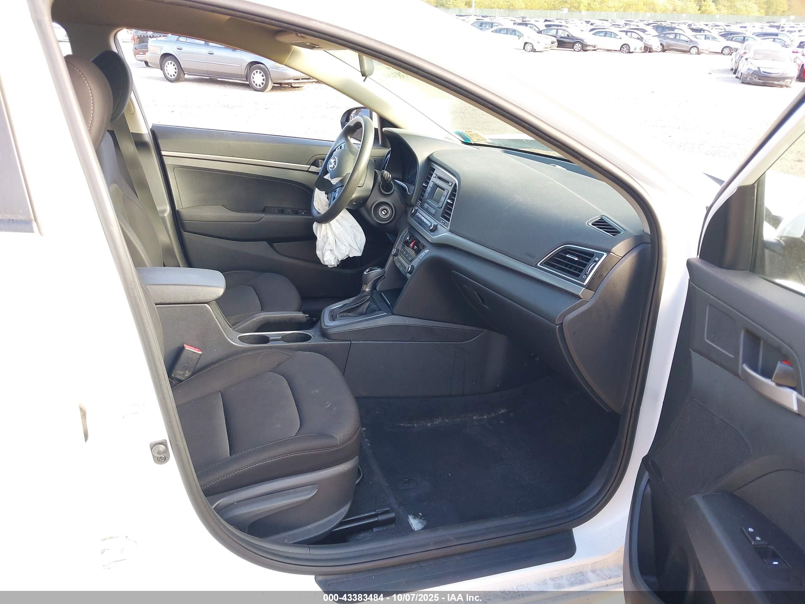 2018 Hyundai Elantra Se White vin: 5NPD74LF4JH290784