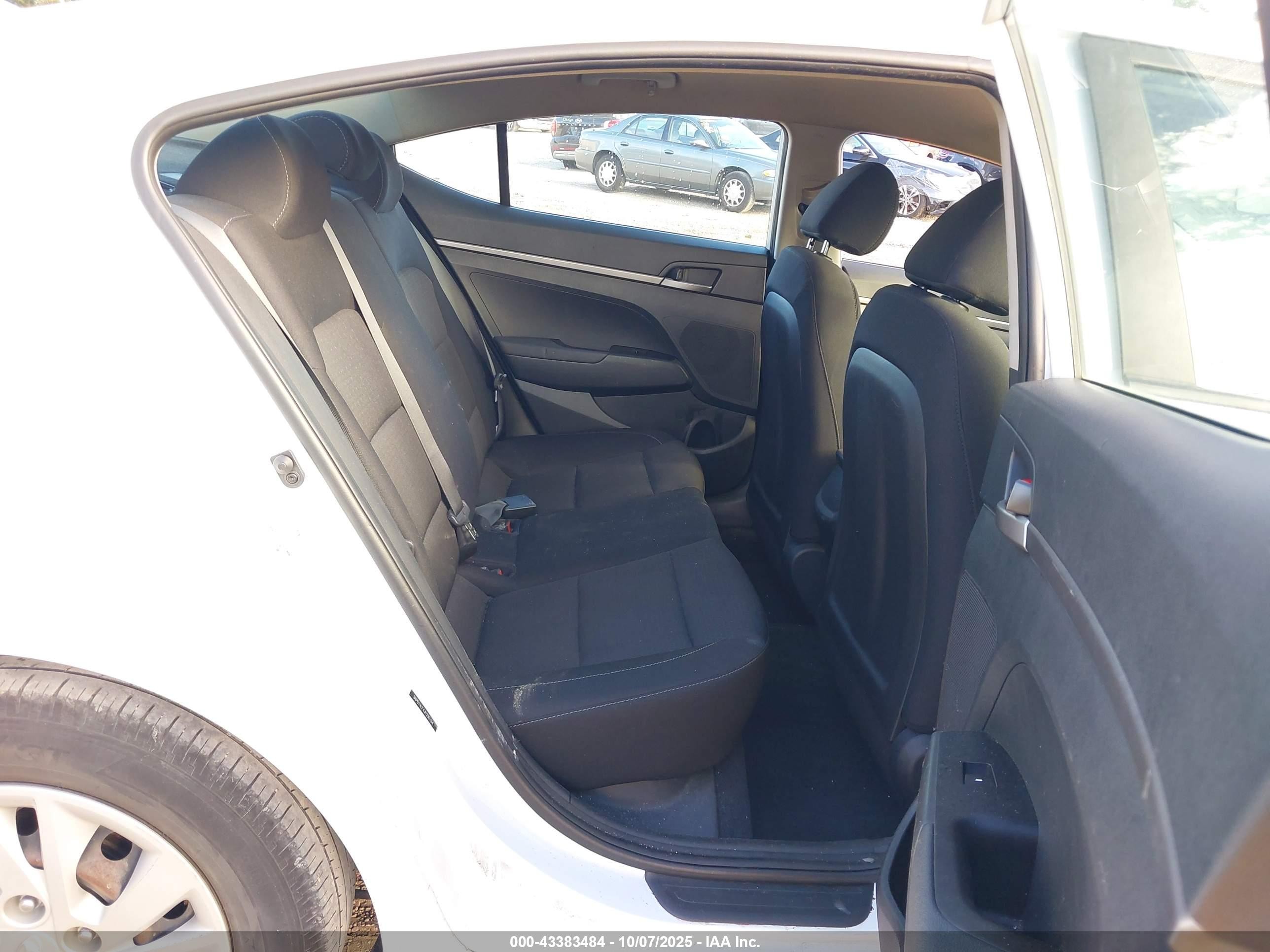 2018 Hyundai Elantra Se White vin: 5NPD74LF4JH290784