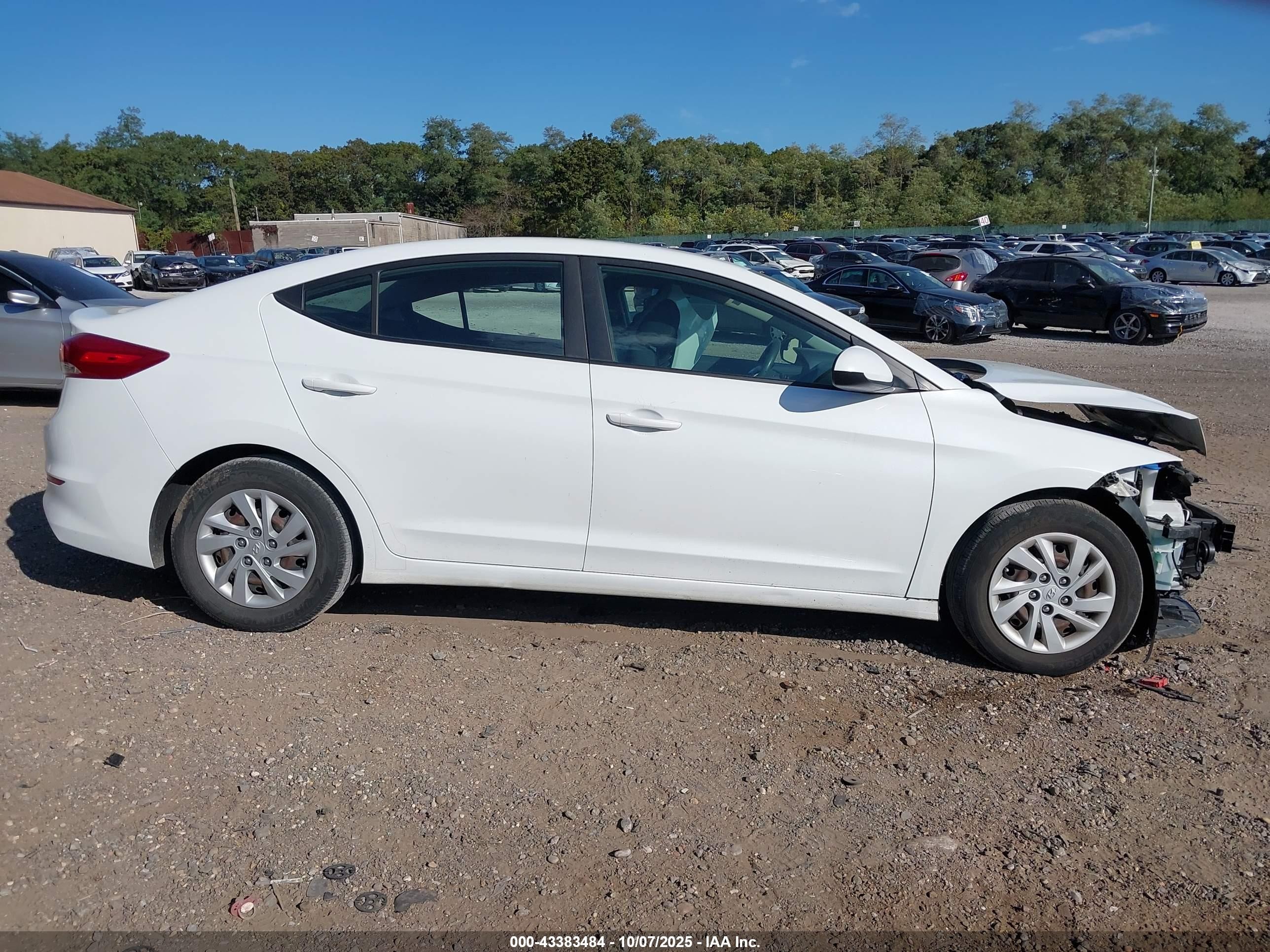 2018 Hyundai Elantra Se White vin: 5NPD74LF4JH290784